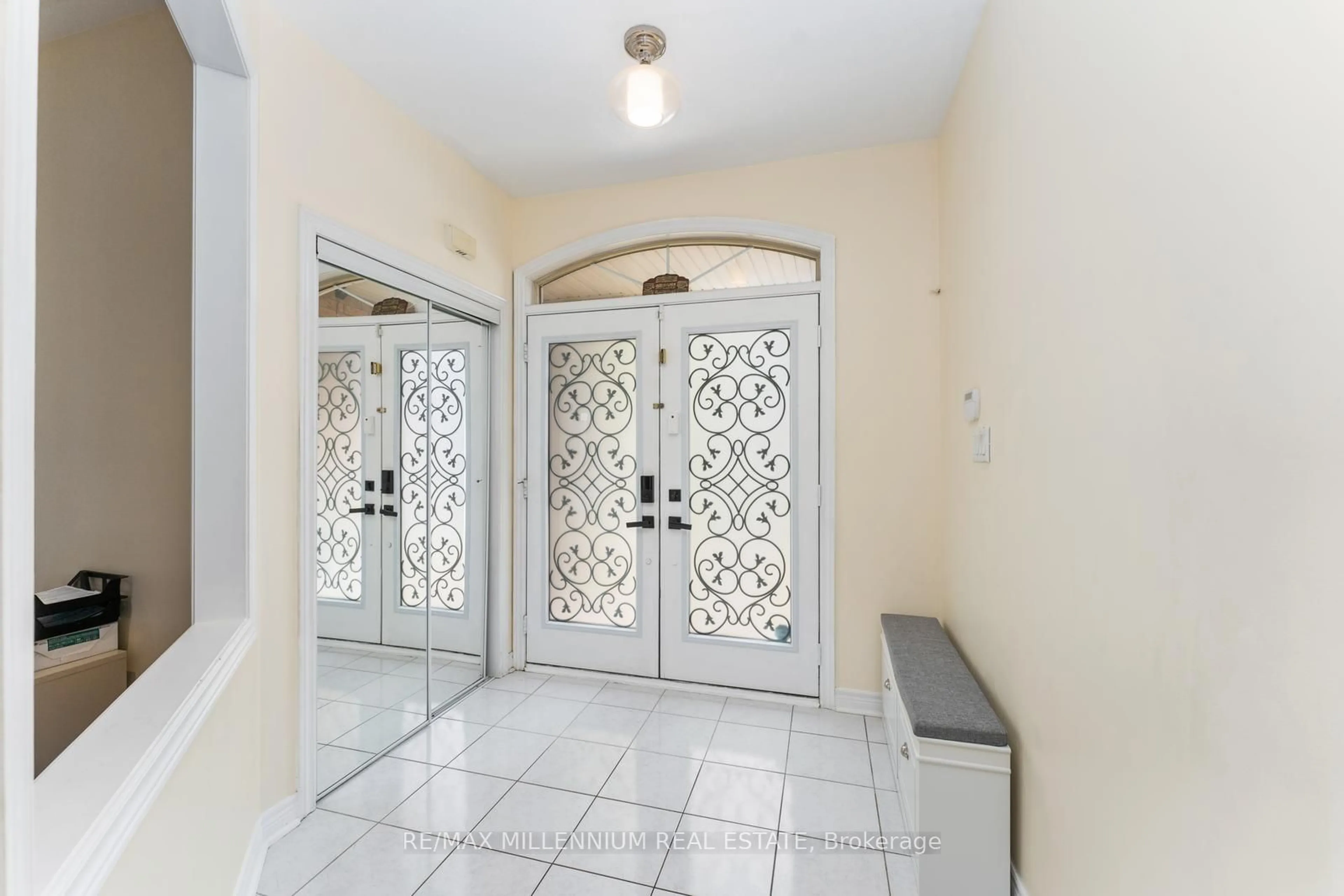 Indoor foyer, unknown floor for 9 Watchman Rd, Brampton Ontario L6P 2E9