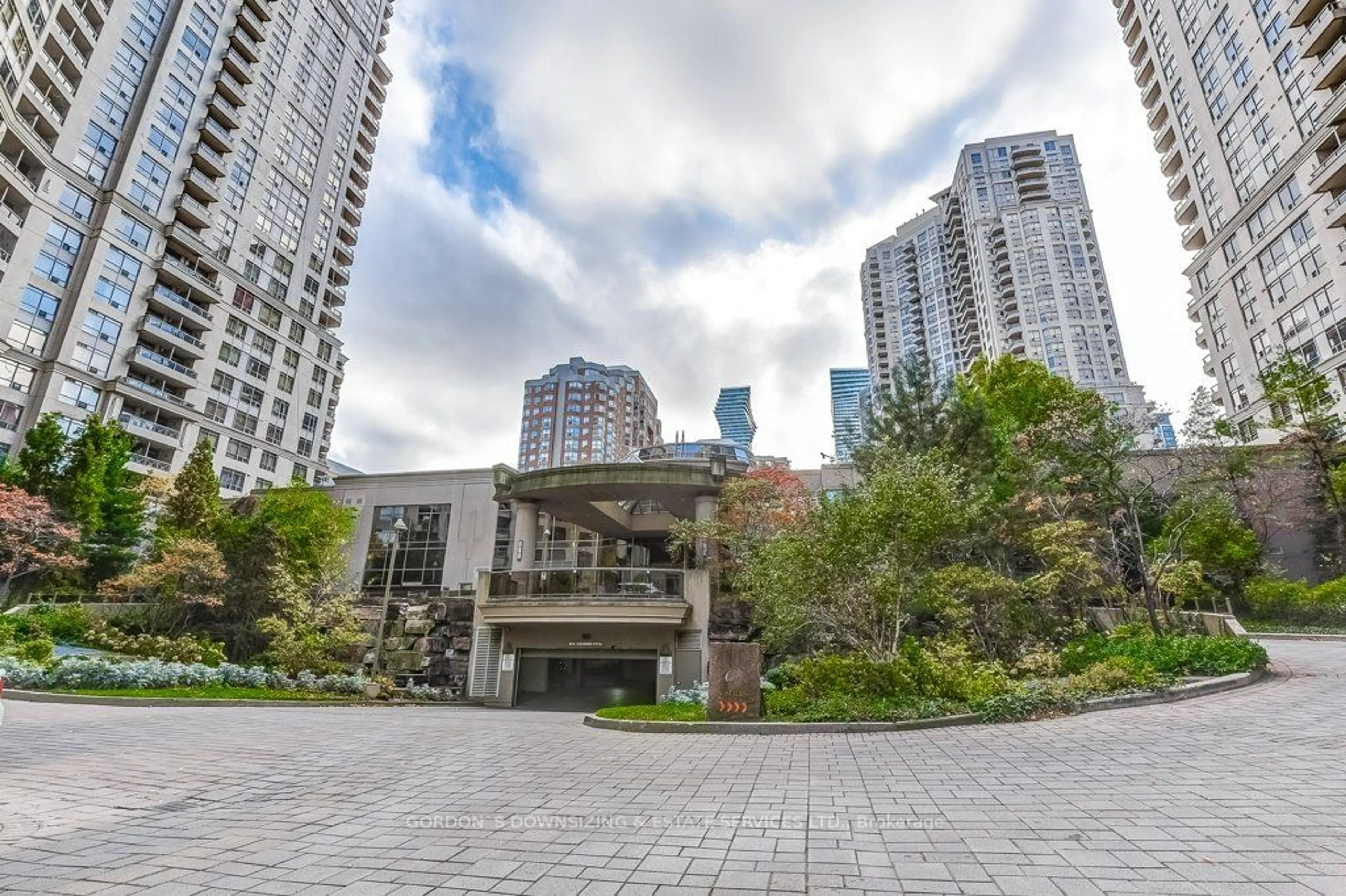 A pic from exterior of the house or condo, the view of city buildings for 3880 Duke Of York Blvd #3003, Mississauga Ontario L5B 4M7