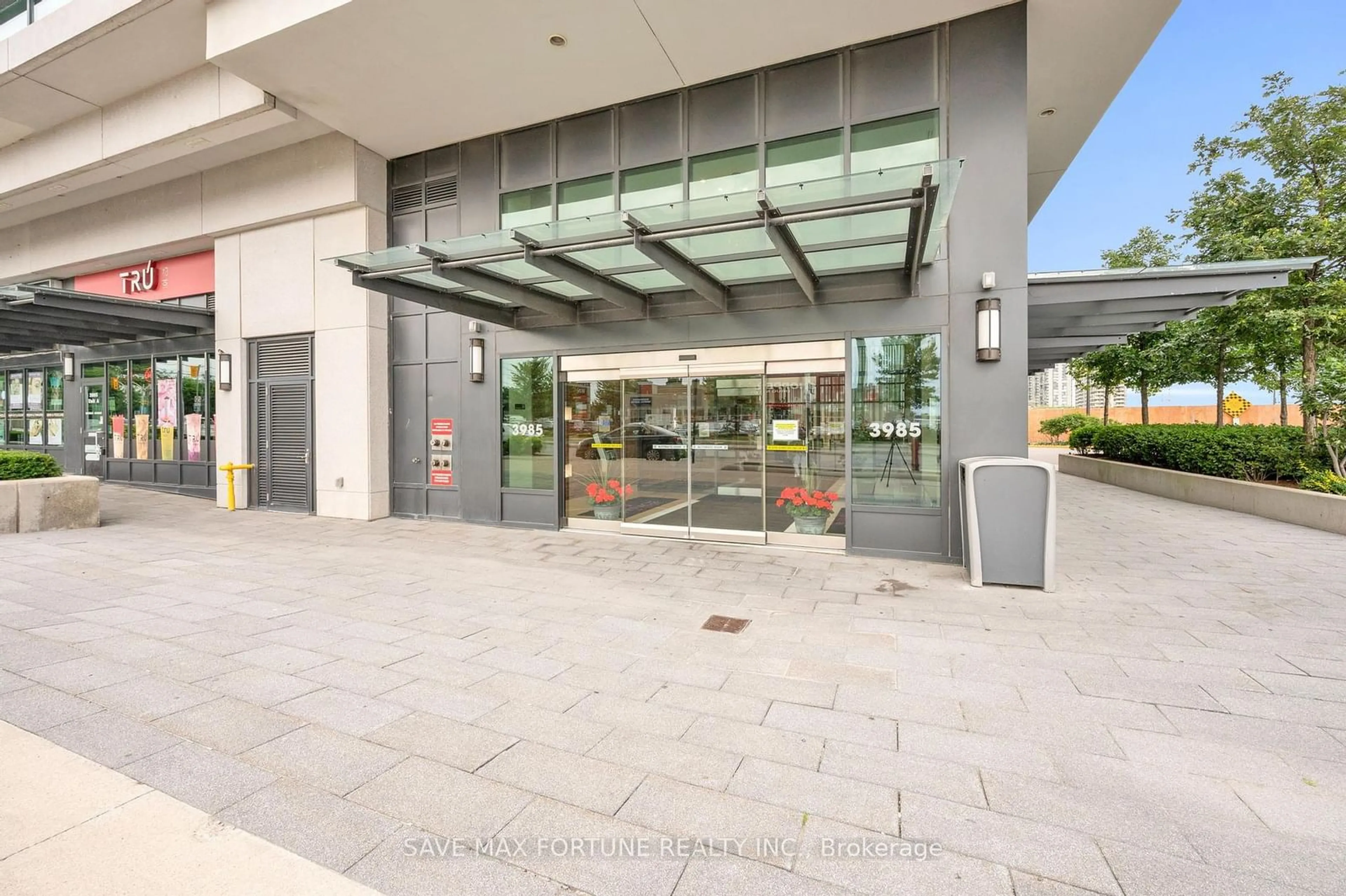 Indoor lobby, ceramic floors for 3985 Grand Park Dr #2010, Mississauga Ontario L5B 0H8