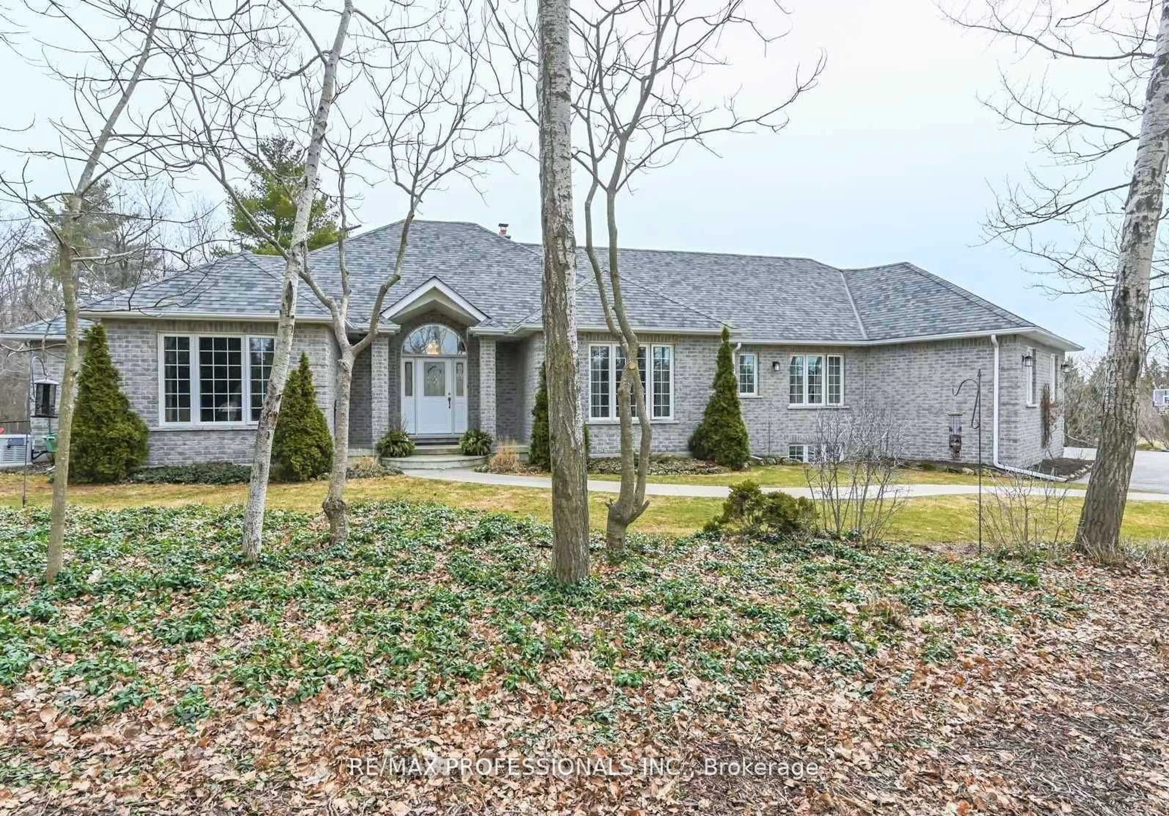 Frontside or backside of a home, cottage for 12 Deer Run Cres, Halton Hills Ontario L7J 2L7