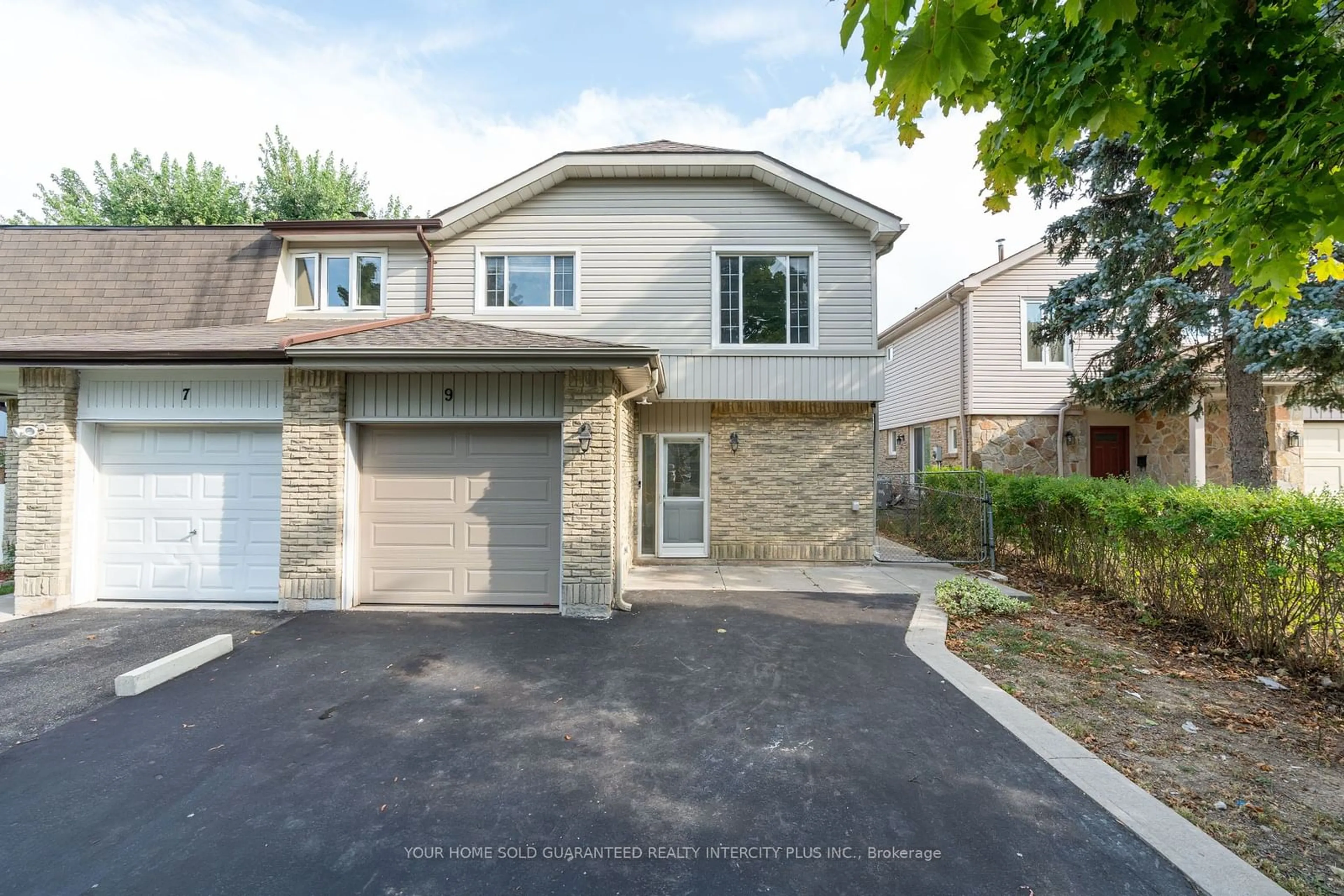 A pic from exterior of the house or condo, cottage for 9 Lacewood Cres, Brampton Ontario L6S 3K3
