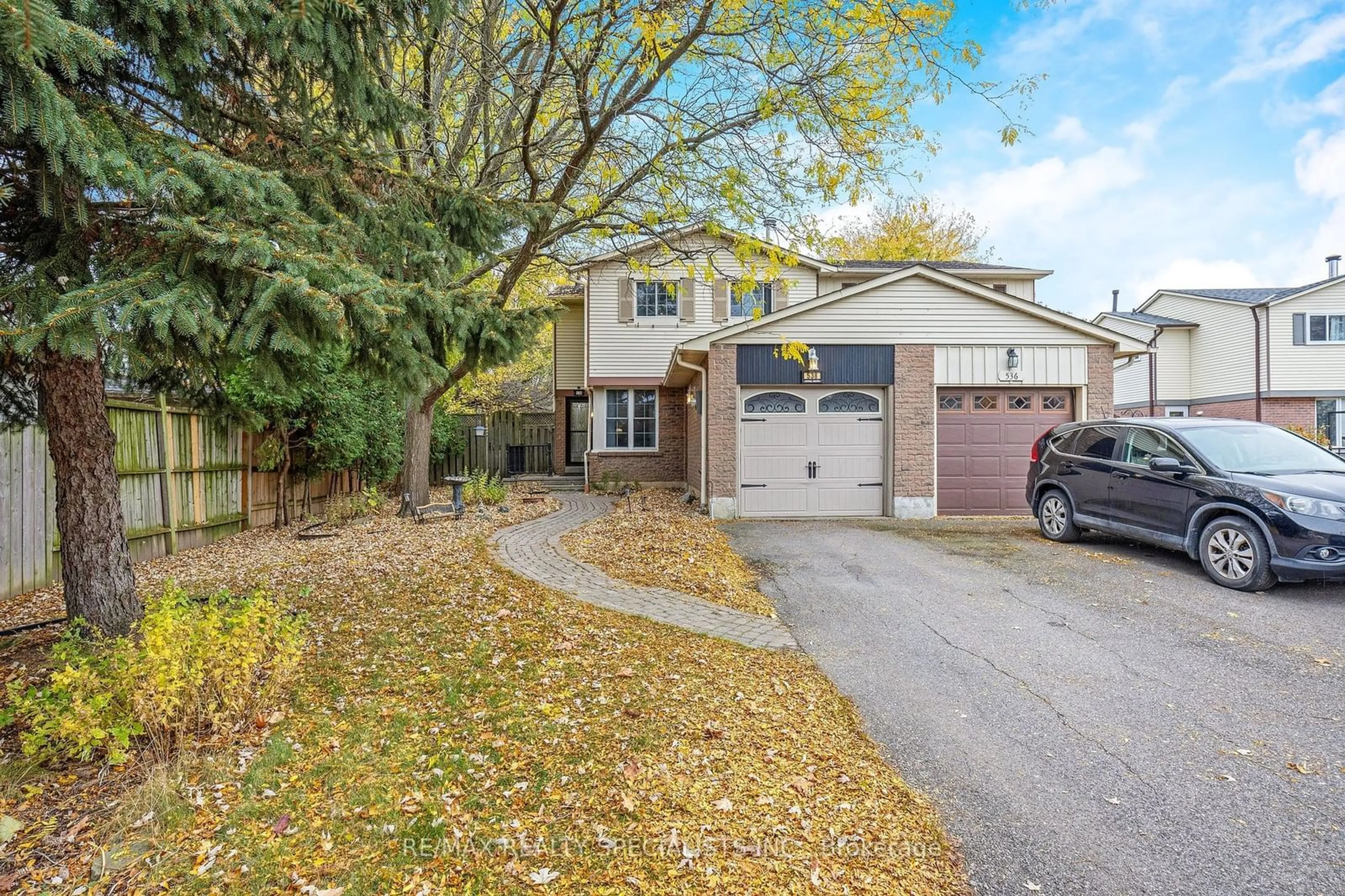 A pic from exterior of the house or condo, the street view for 538 Conway Crt, Milton Ontario L9T 4B8