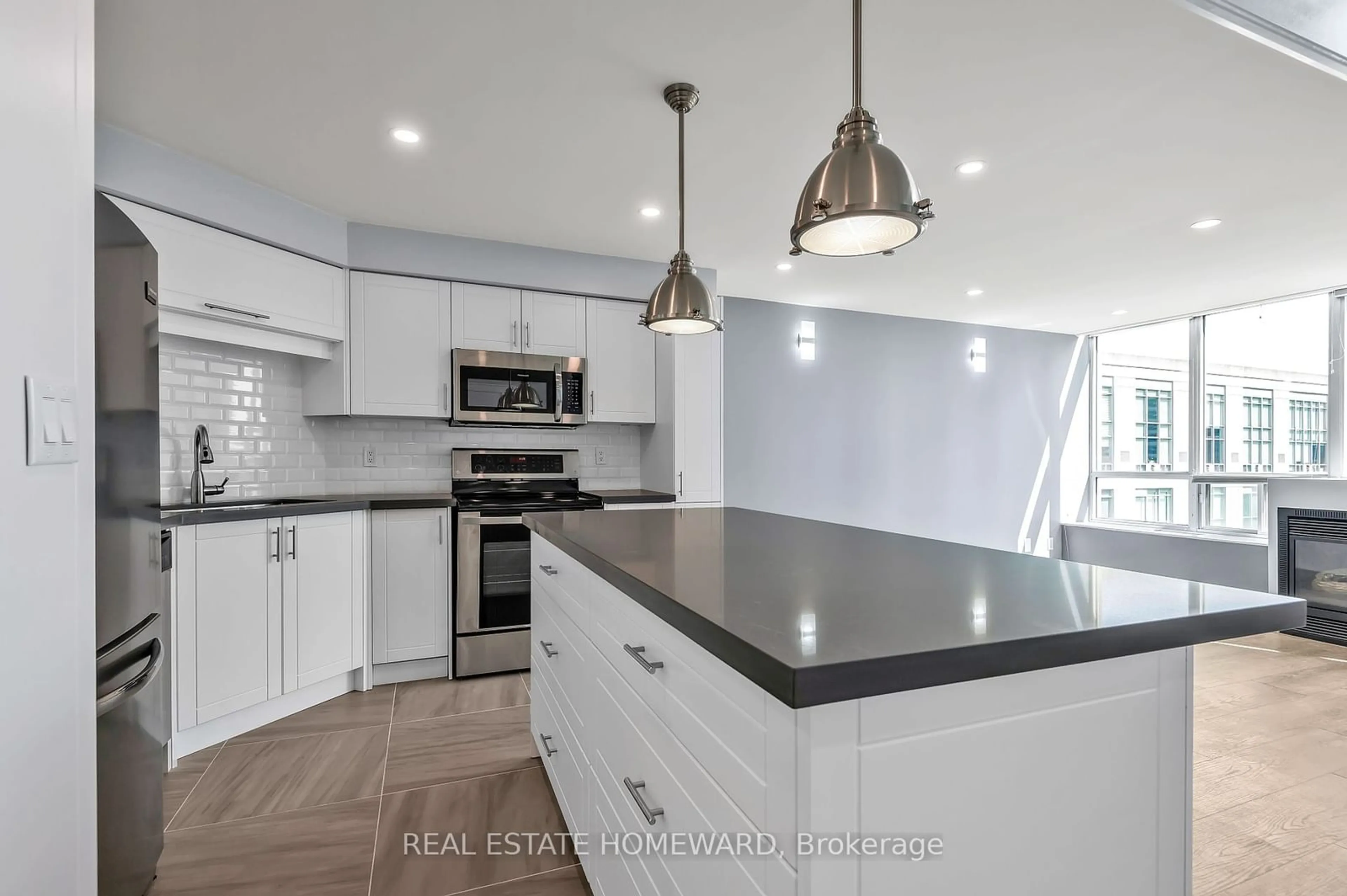 Open concept kitchen for 250 Manitoba St #PH 804, Toronto Ontario M8Y 4G8