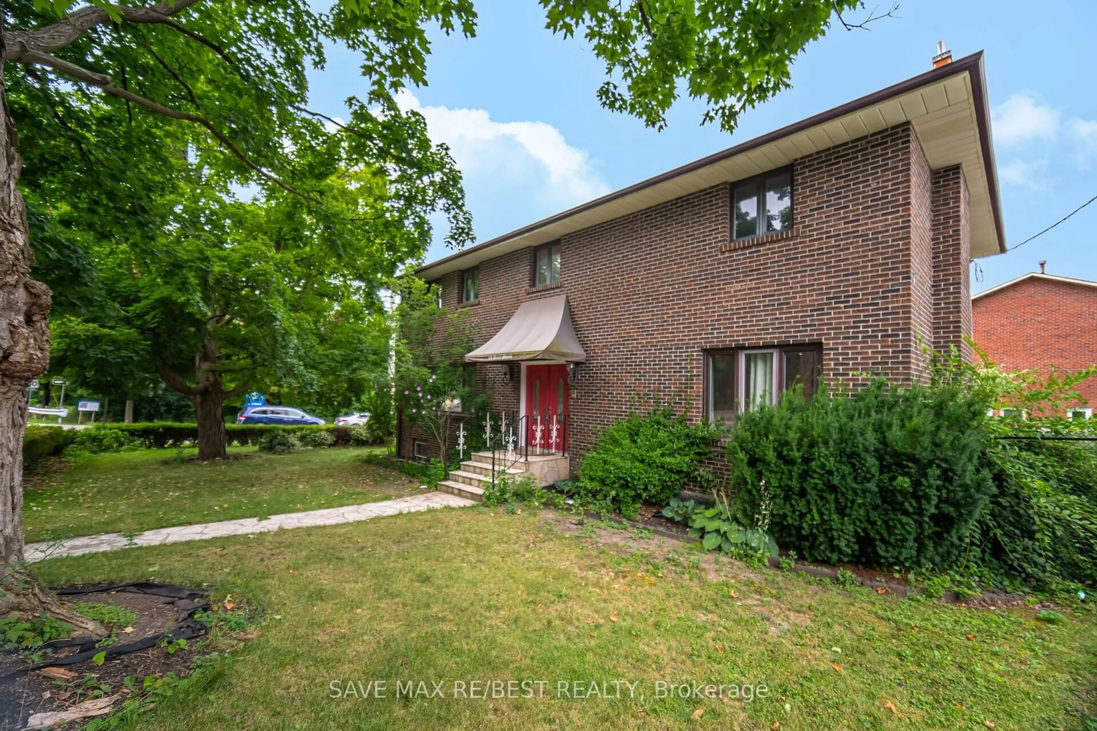 A pic from exterior of the house or condo, the front or back of building for 60 Scott St, Brampton Ontario L6V 1S3