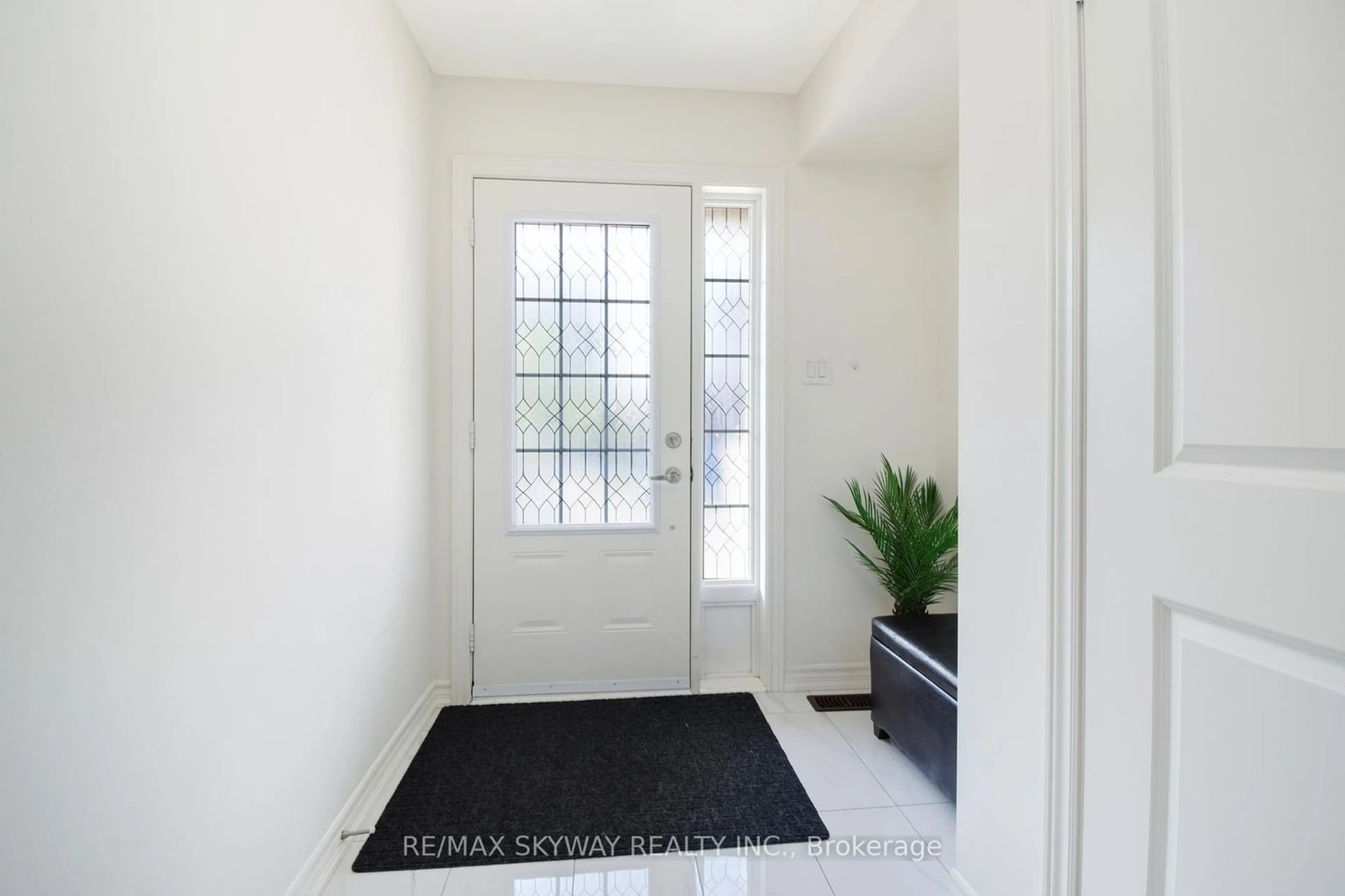 Indoor entryway, wood floors for 49 Stewardship Rd, Brampton Ontario L7A 4E9