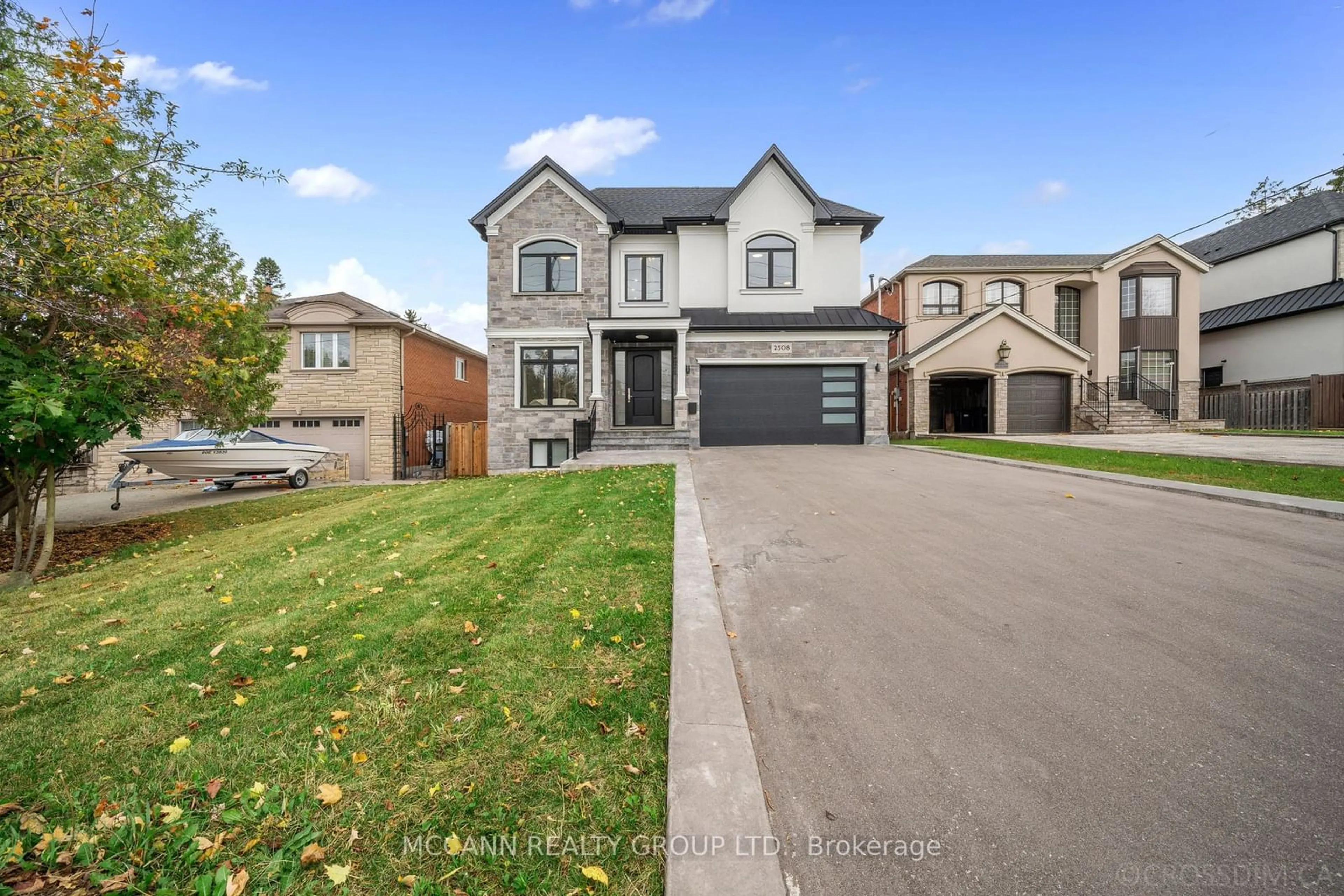 Frontside or backside of a home, the street view for 2508 Glengarry Rd, Mississauga Ontario L5C 1Y3