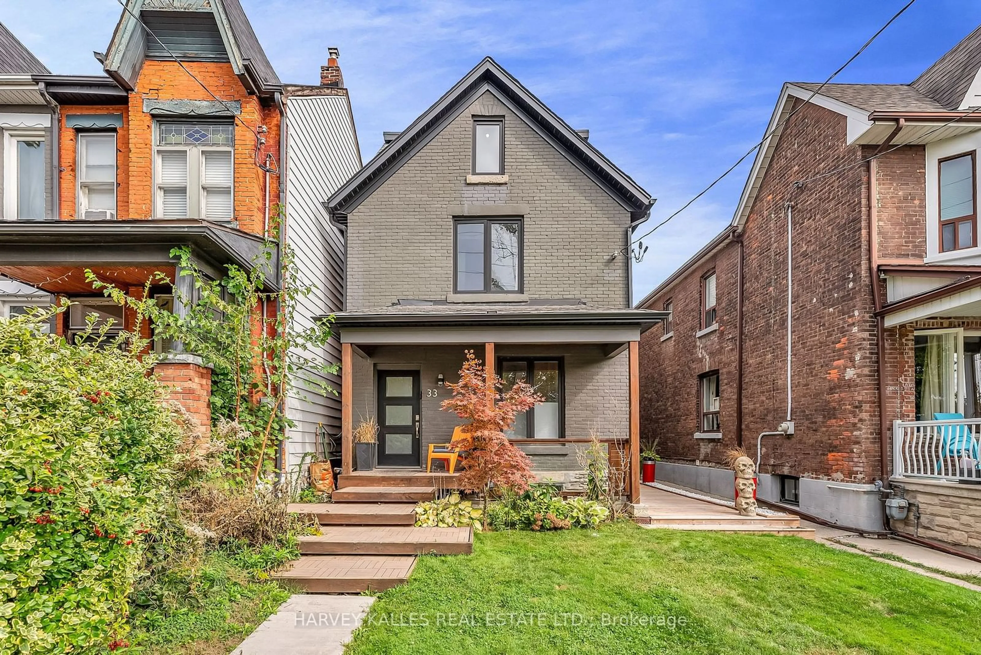 Home with brick exterior material for 33 Edwin Ave, Toronto Ontario M6P 3Z5