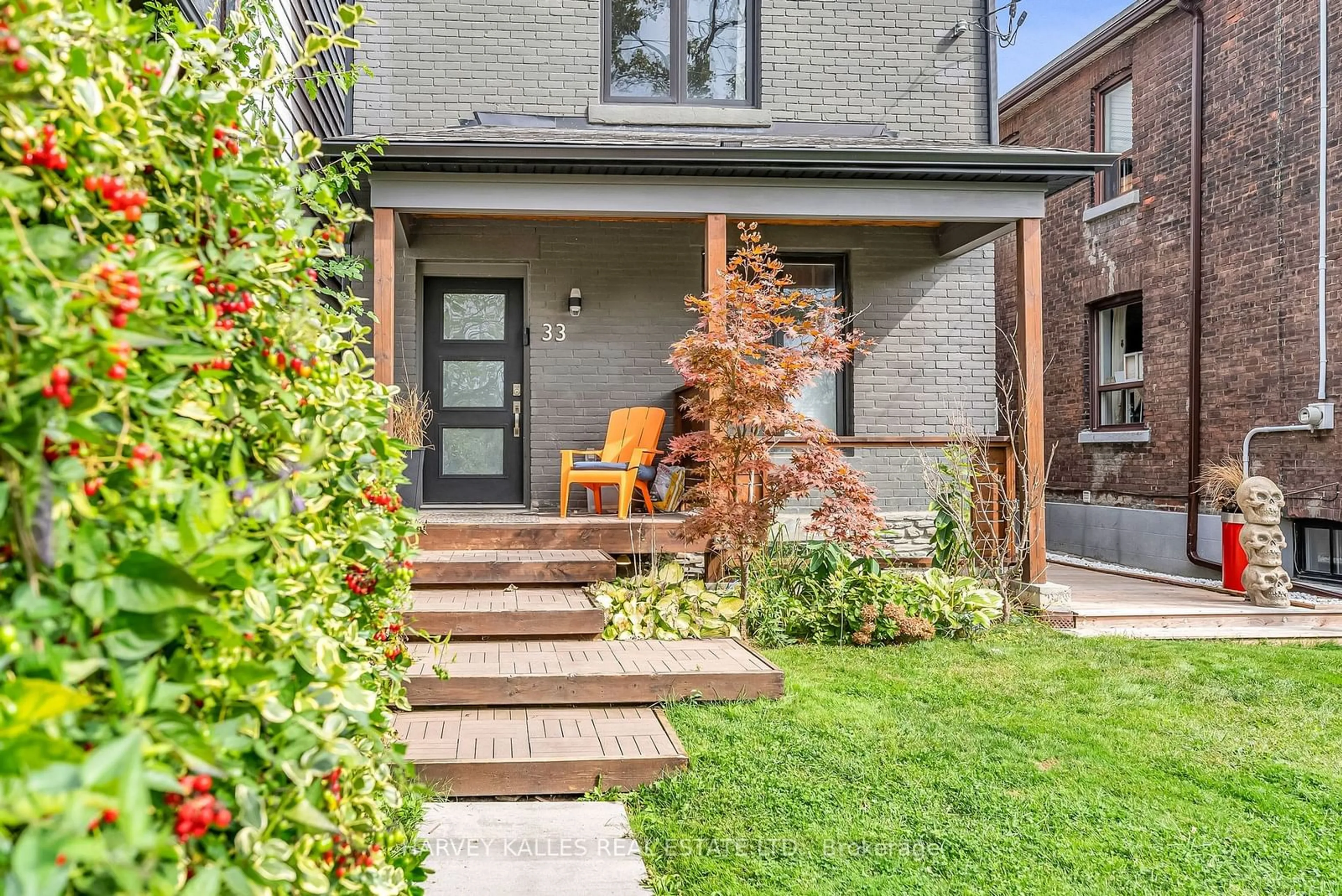 Home with brick exterior material for 33 Edwin Ave, Toronto Ontario M6P 3Z5