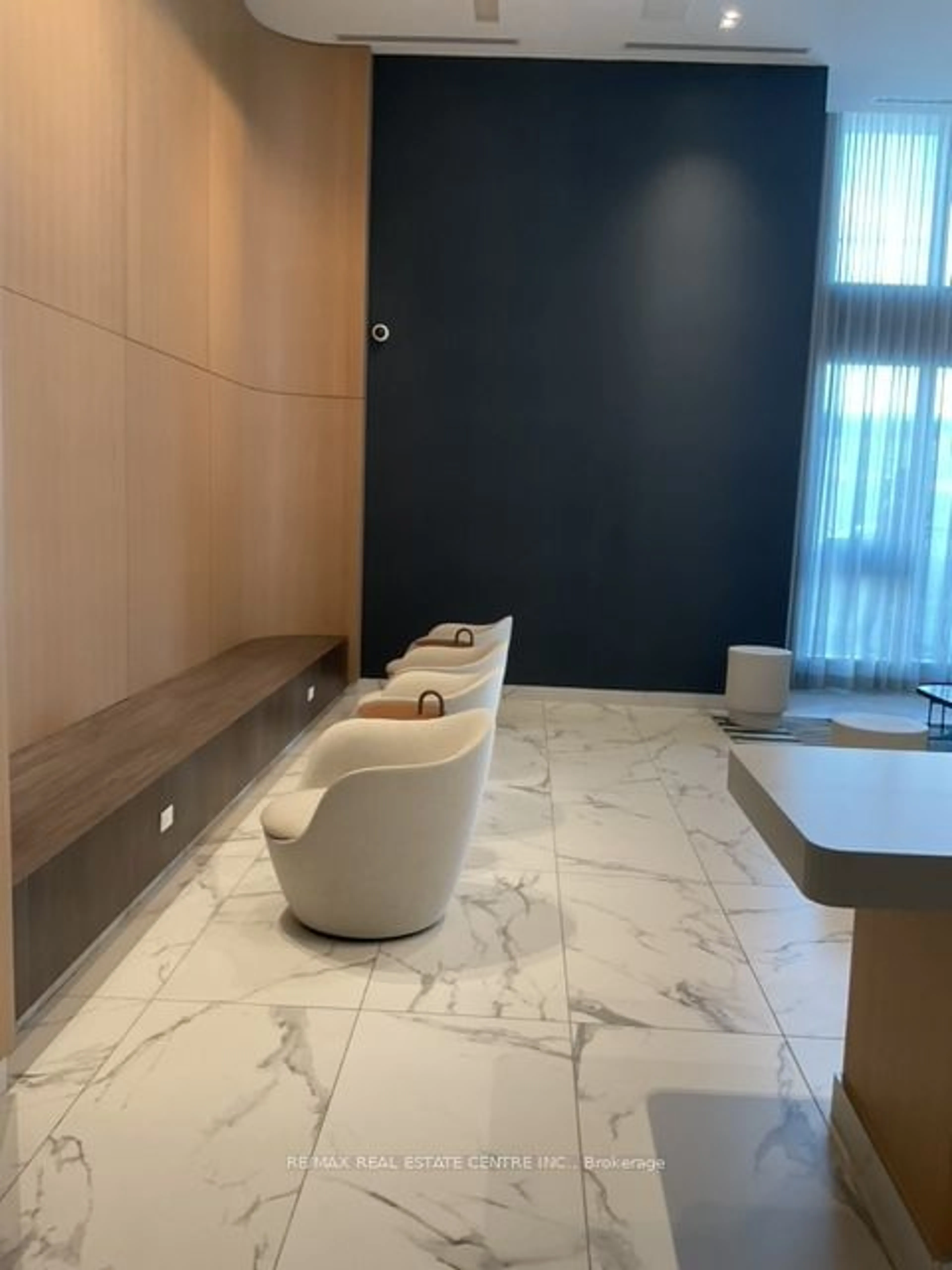 Bathroom, ceramic floors for 1195 The Queensway #102, Toronto Ontario M8Z 1R6