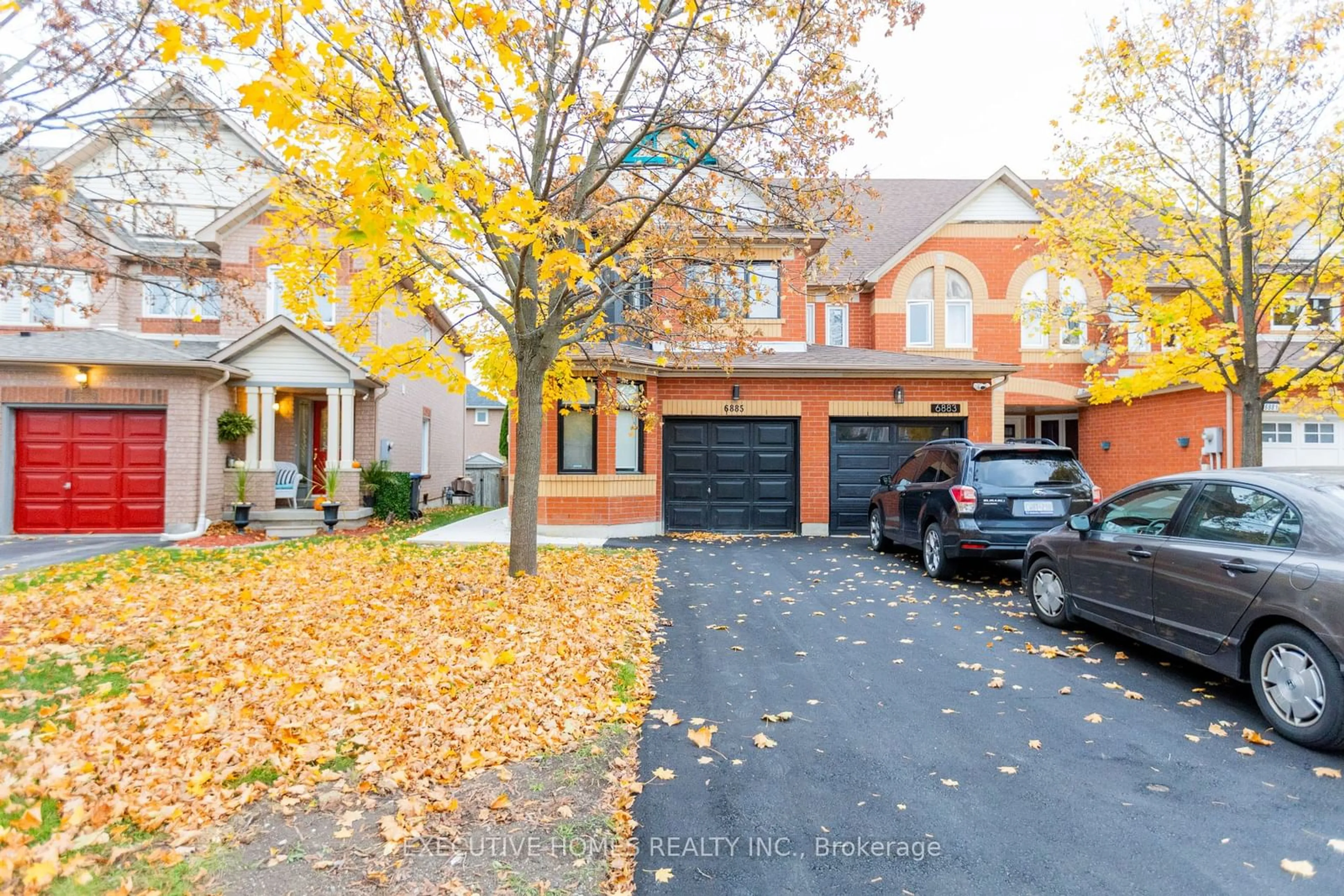 A pic from exterior of the house or condo, the street view for 6885 Apex Crt, Mississauga Ontario L5N 7H6