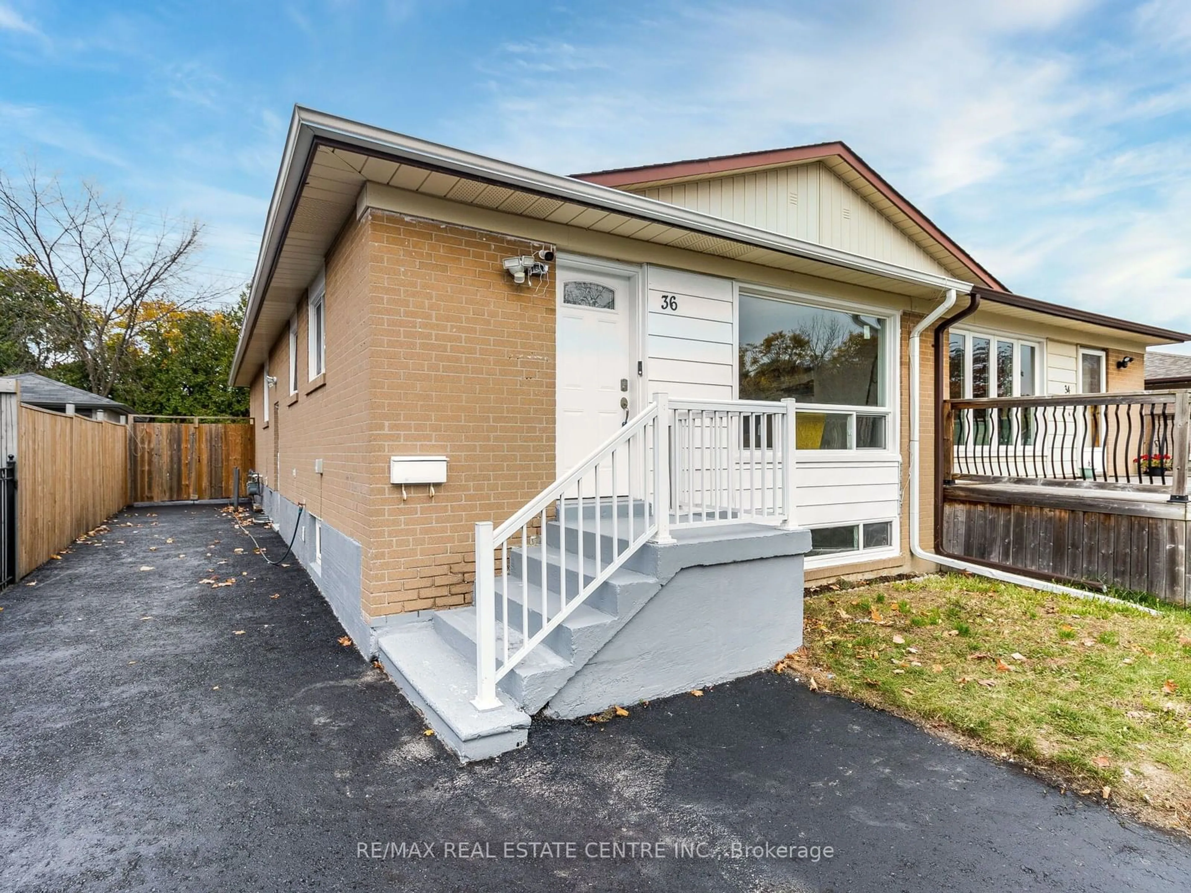 Frontside or backside of a home, cottage for 36 Chatsworth Dr, Brampton Ontario L6X 2L9