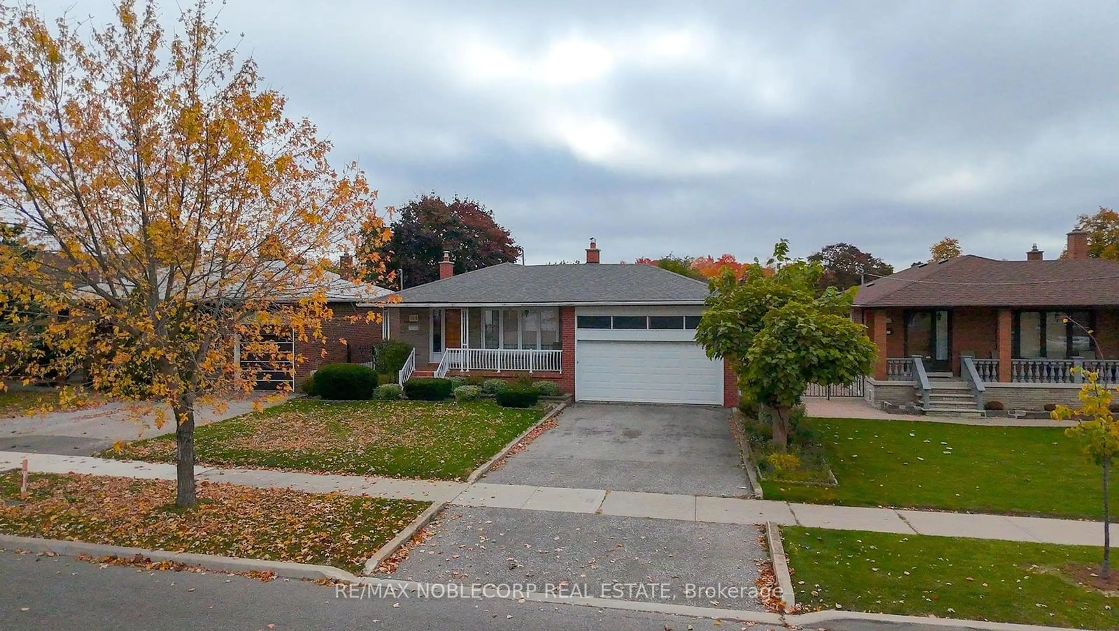 Frontside or backside of a home, the street view for 164 Derrydown Rd, Toronto Ontario M3J 1R8