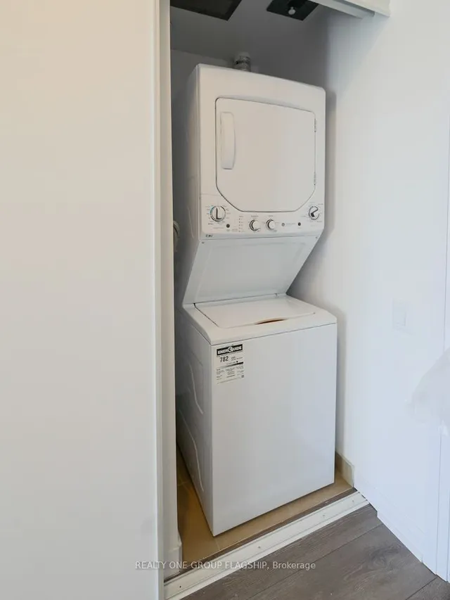 Additional property image - 4208 Dundas St Unit 504