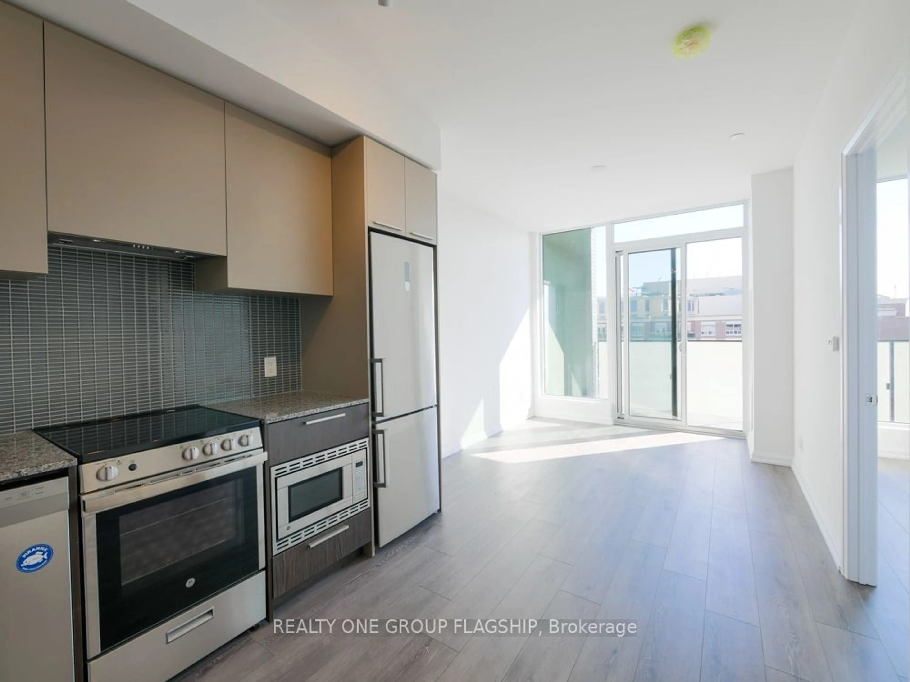 Open concept kitchen for 4208 Dundas St #504, Toronto Ontario M8X 0B1