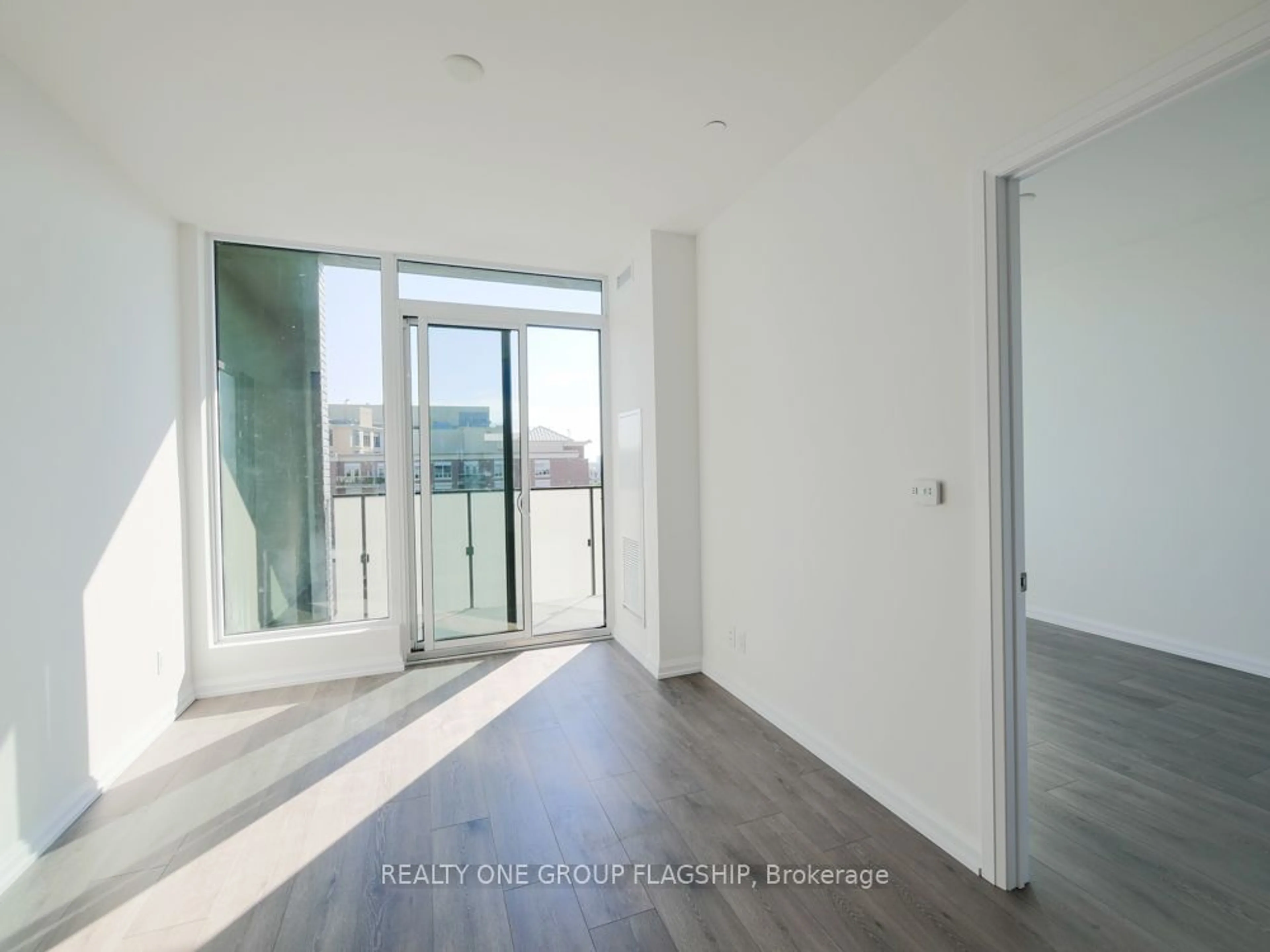 Indoor foyer, cement floor for 4208 Dundas St #504, Toronto Ontario M8X 0B1