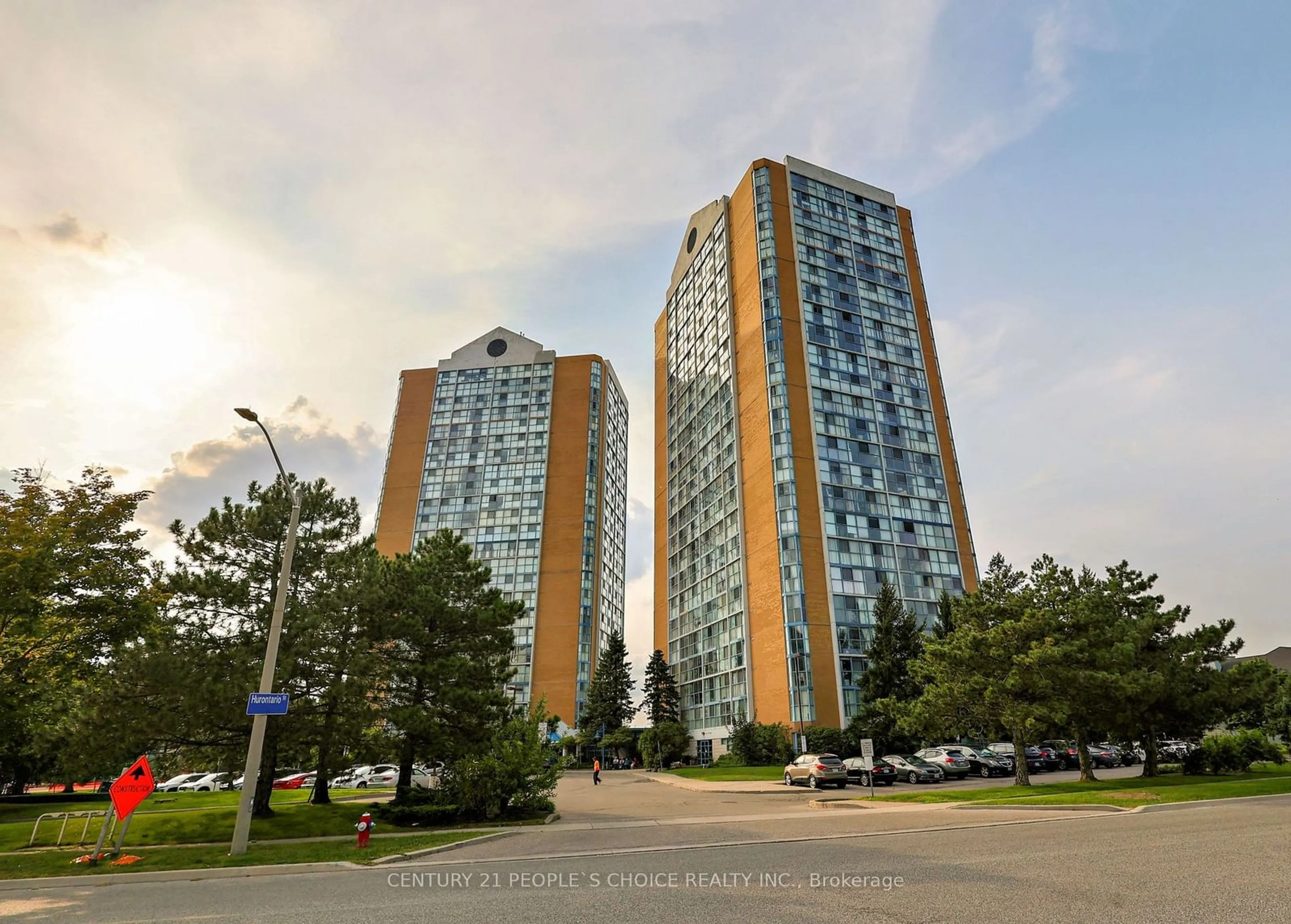 A pic from exterior of the house or condo, the view of city buildings for 35 Trailwood Dr #411, Mississauga Ontario L4Z 3K9