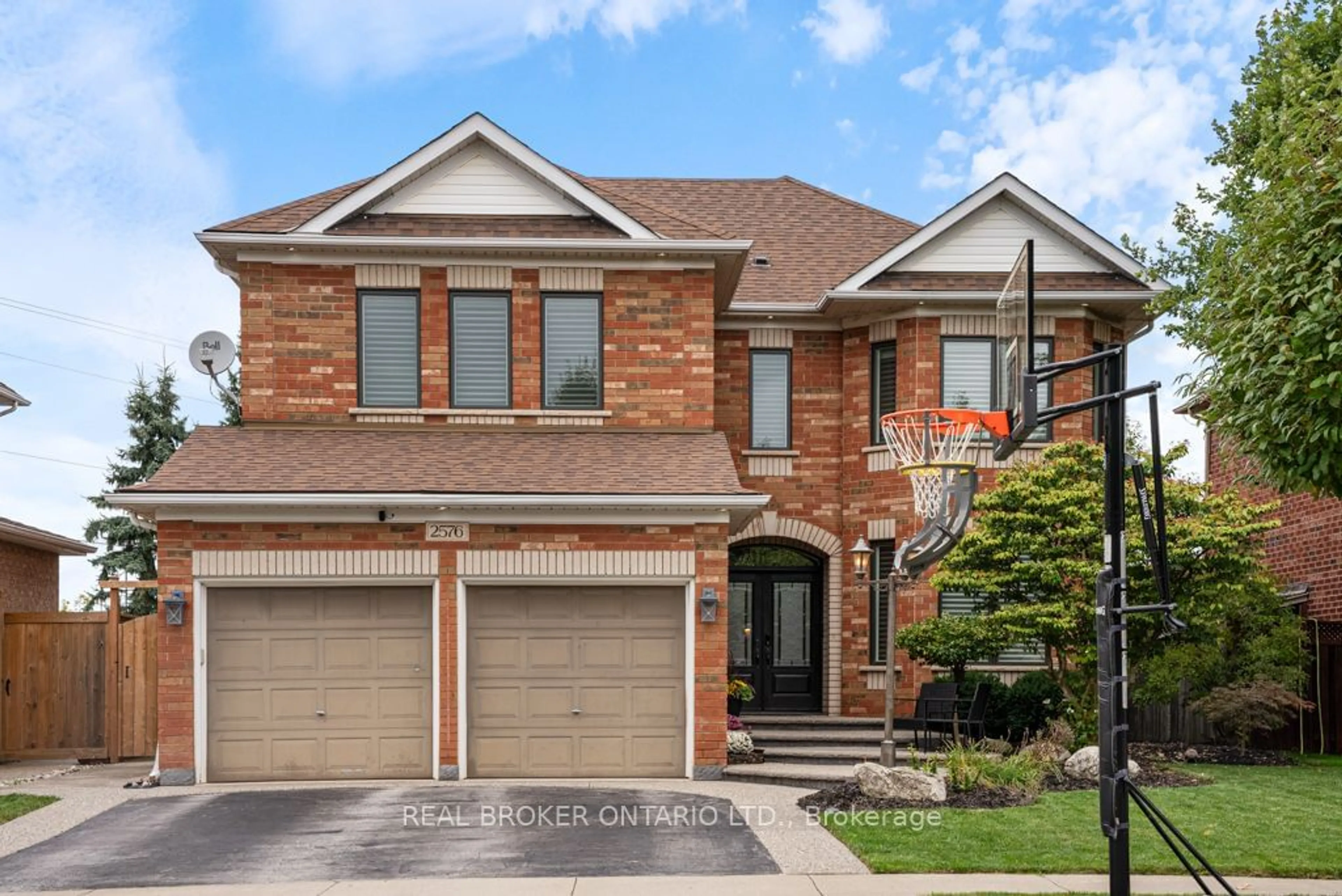 Home with brick exterior material for 2576 Armour Cres, Burlington Ontario L7M 4T3