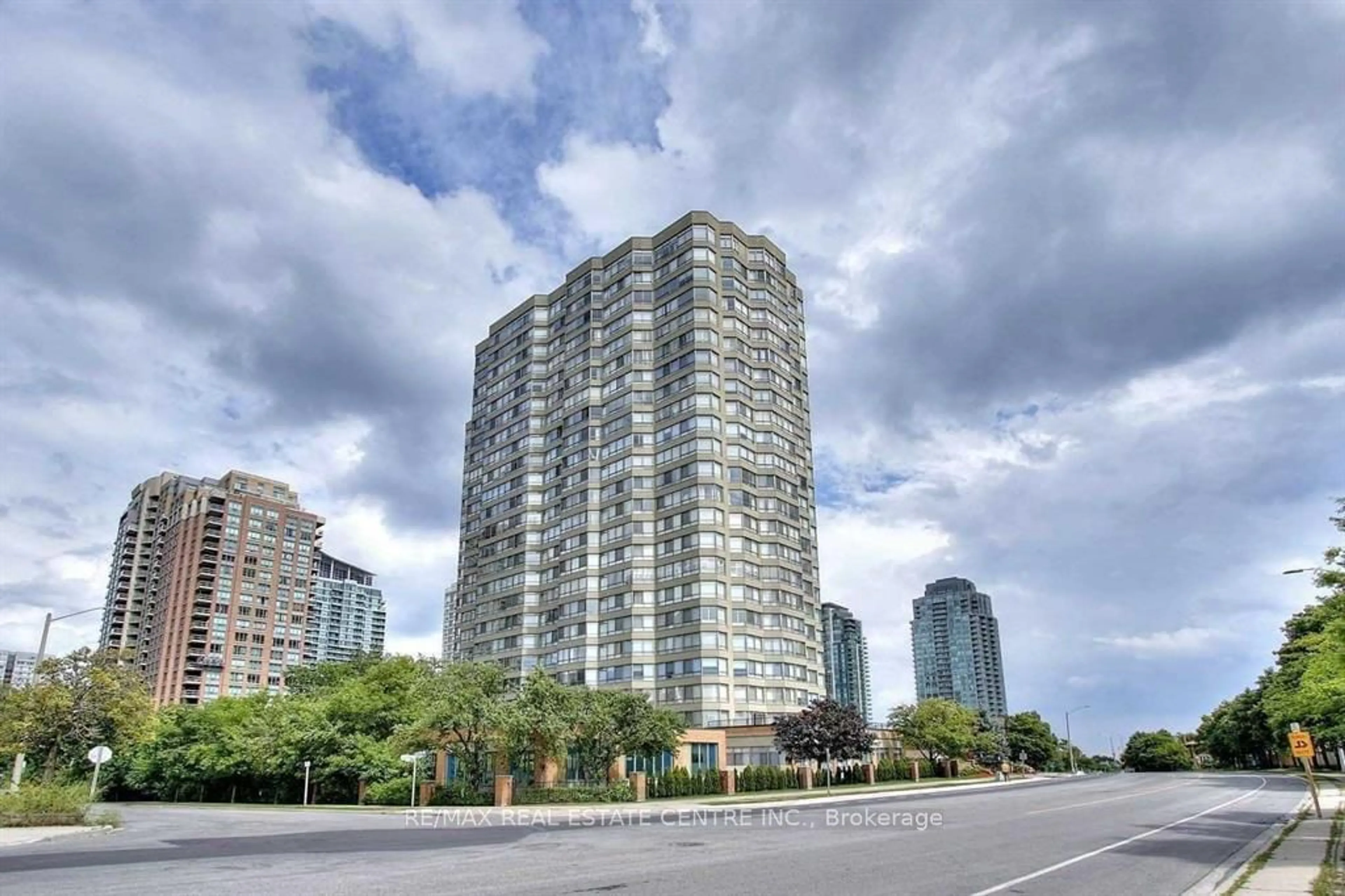 A pic from exterior of the house or condo, the view of city buildings for 3605 Kariya Dr #1112, Mississauga Ontario L5B 3J4