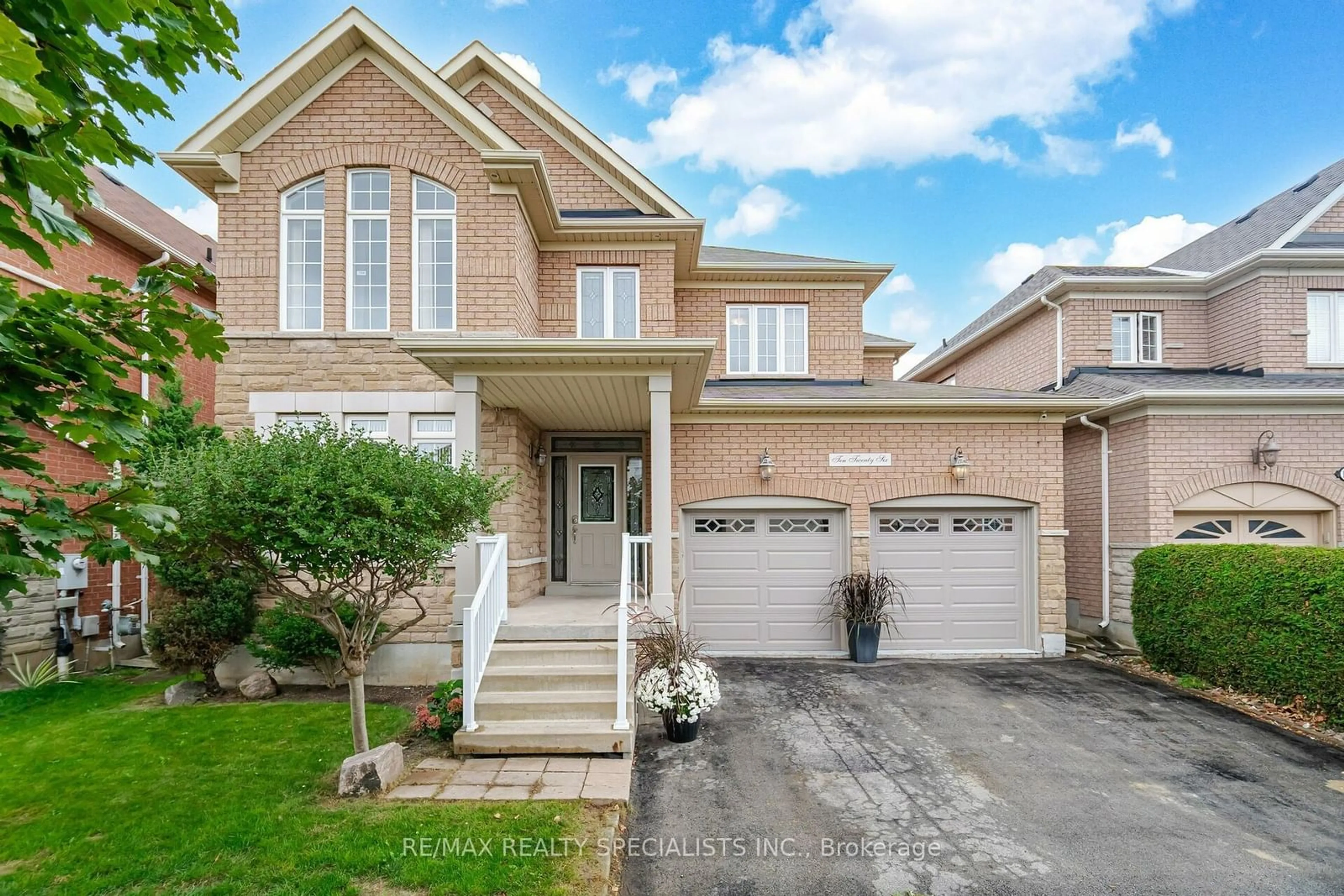 Frontside or backside of a home, cottage for 1026 Laidlaw Dr, Milton Ontario L9T 6R9