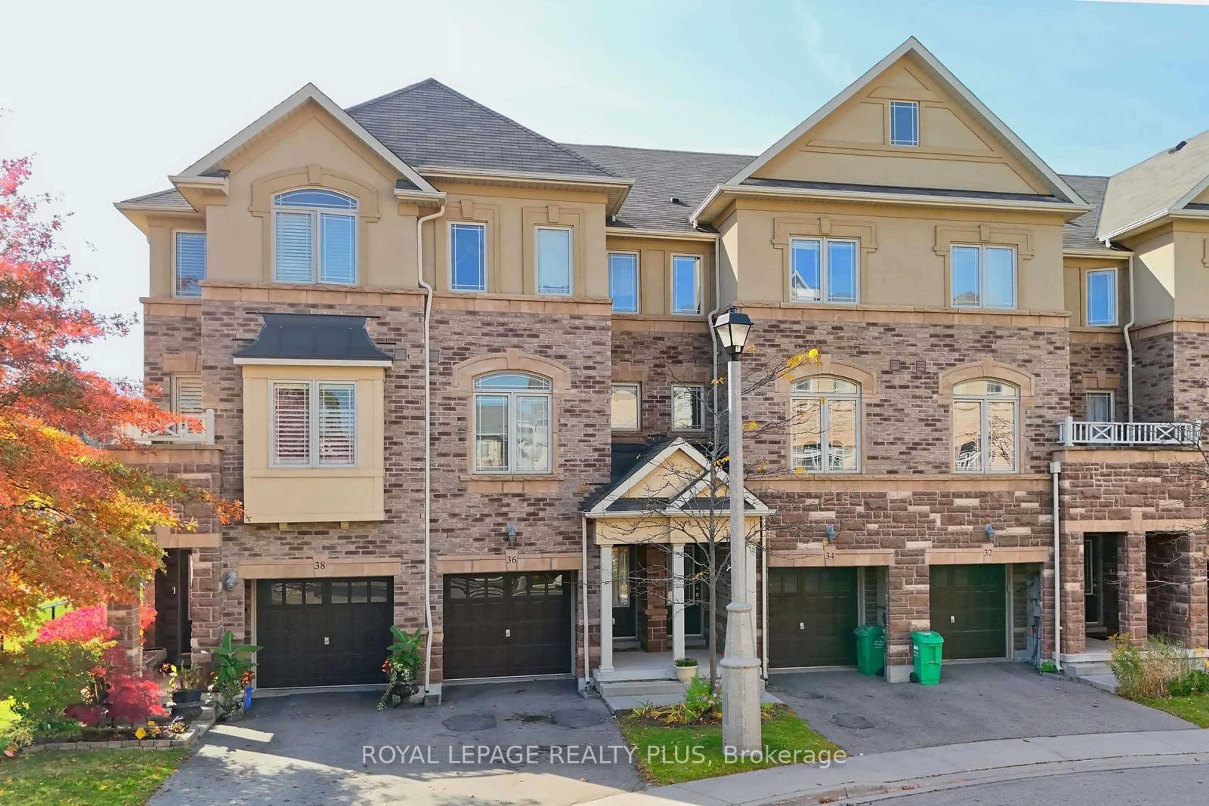 A pic from exterior of the house or condo, the street view for 6625 Falconer Dr #36, Mississauga Ontario L5N 0C7