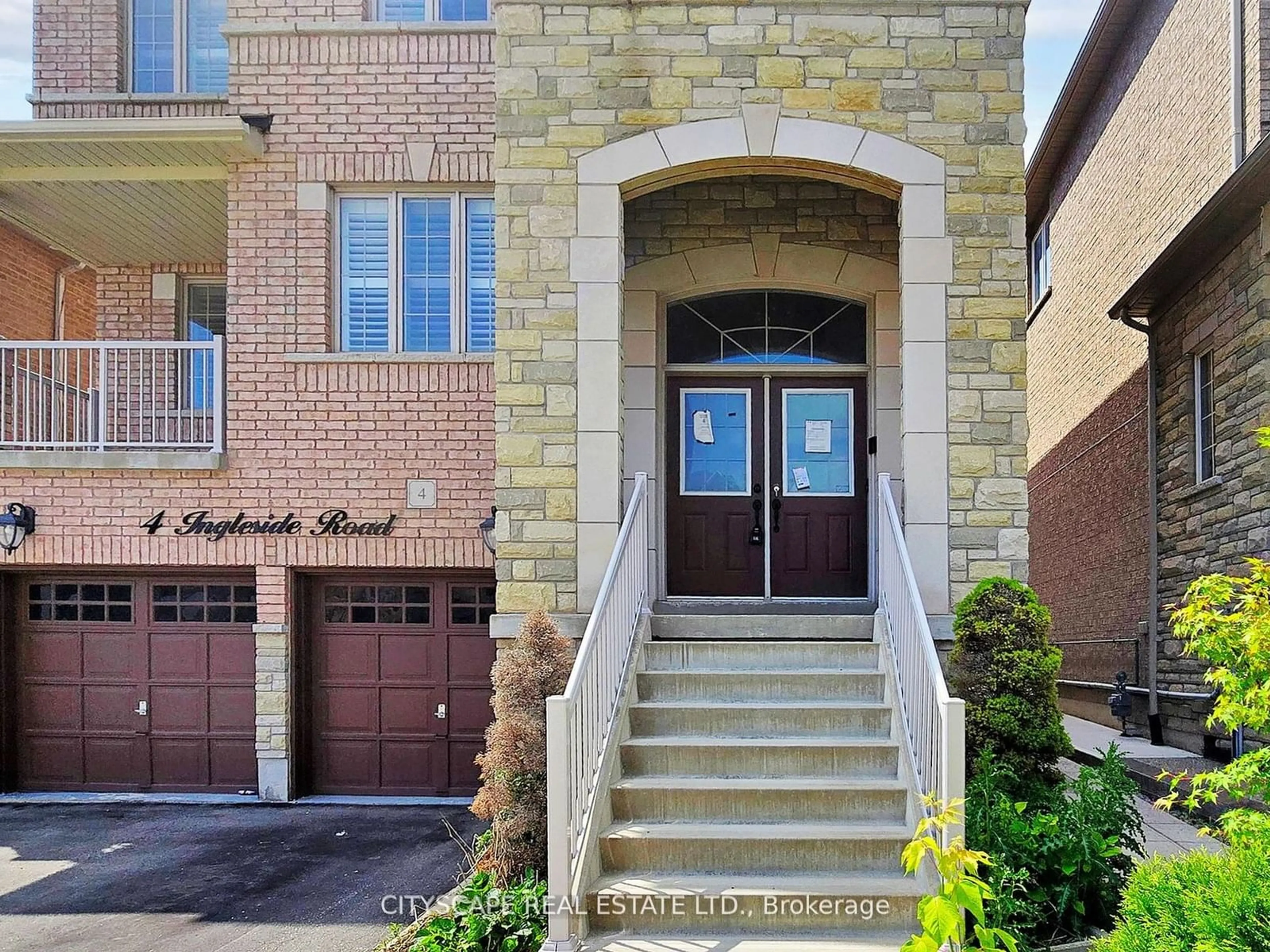 Home with brick exterior material for 4 Ingleside Rd, Brampton Ontario L6Y 0Z2