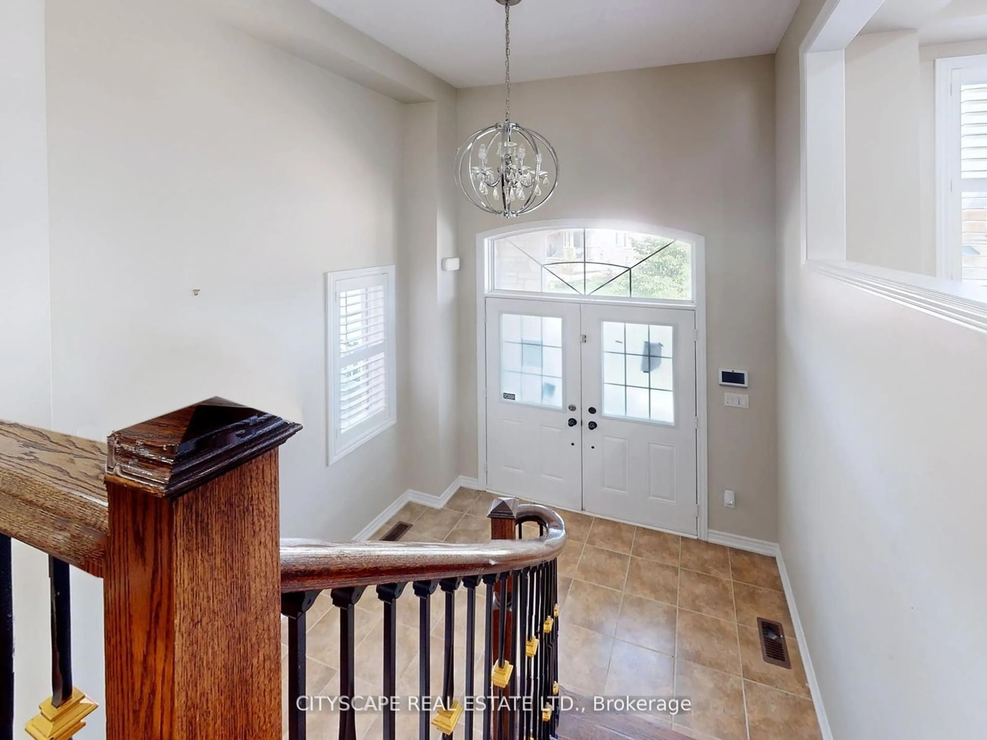 Indoor entryway, wood floors for 4 Ingleside Rd, Brampton Ontario L6Y 0Z2