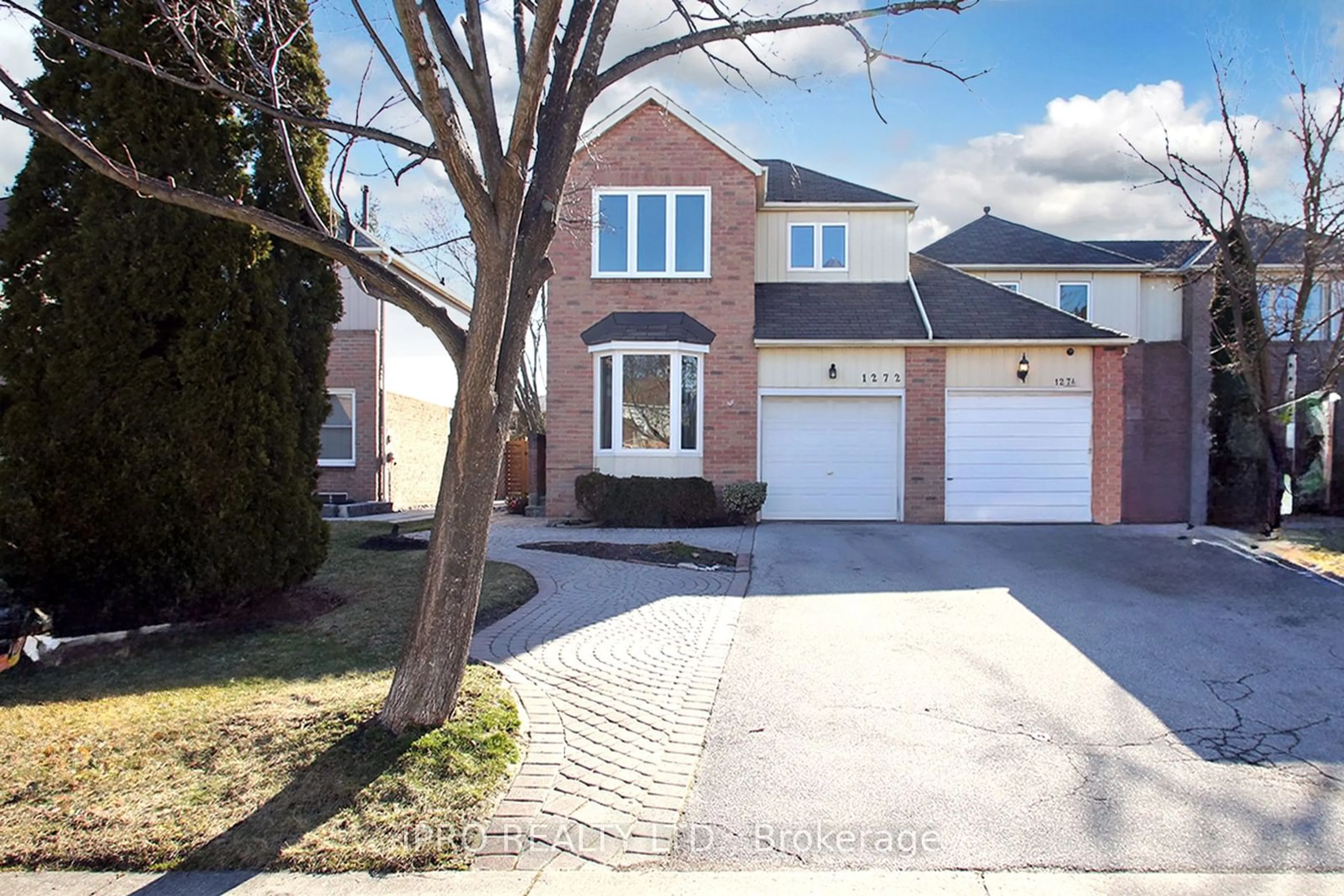 A pic from exterior of the house or condo, the street view for 1272 Barberry Grove, Oakville Ontario L6M 2A6