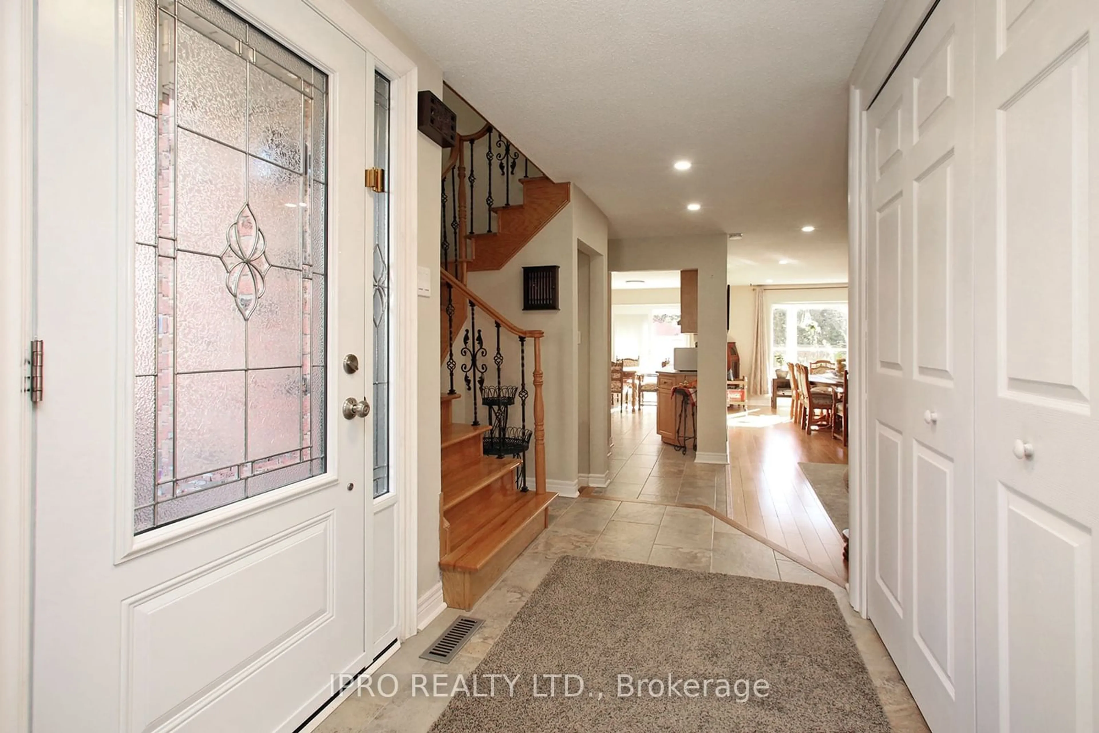 Indoor entryway, wood floors for 1272 Barberry Grove, Oakville Ontario L6M 2A6