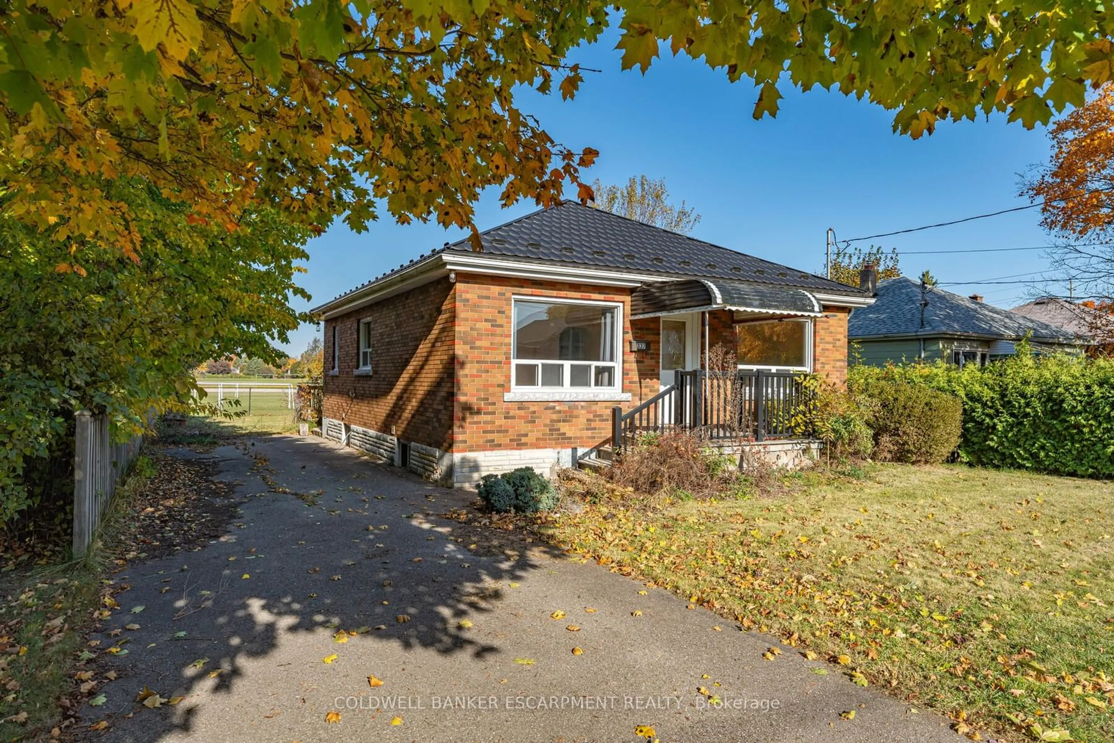 Frontside or backside of a home, cottage for 337 Peel St, Halton Hills Ontario L7J 1M9