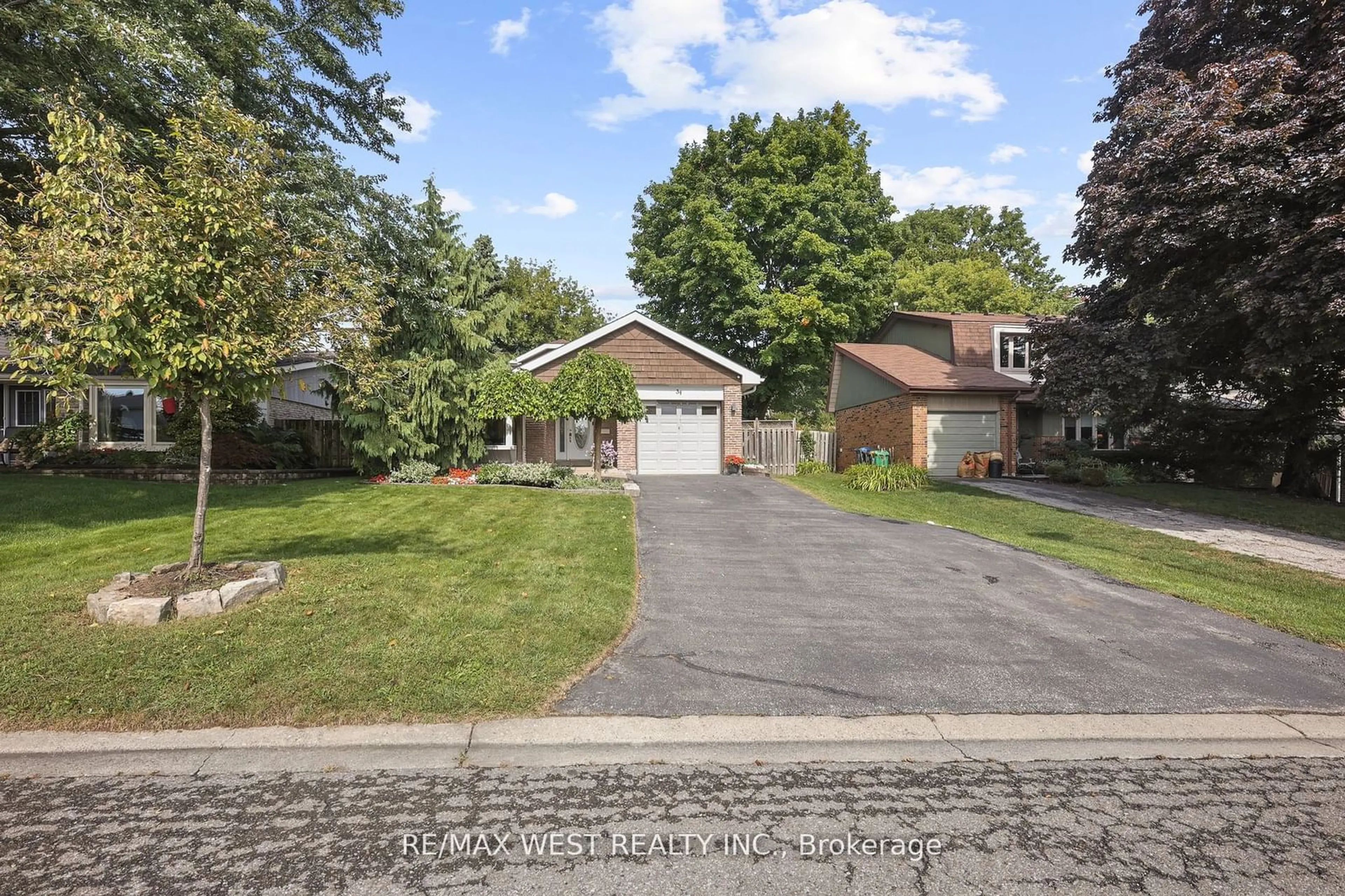 Frontside or backside of a home, the street view for 34 Lorraine Cres, Brampton Ontario L6S 2R7