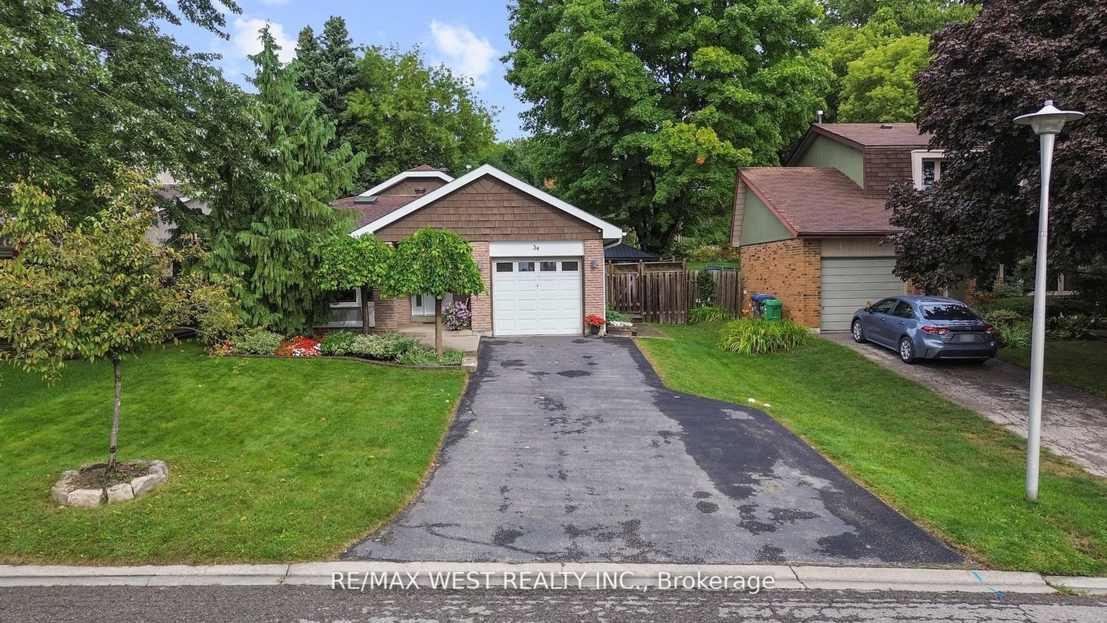 Frontside or backside of a home, the street view for 34 Lorraine Cres, Brampton Ontario L6S 2R7