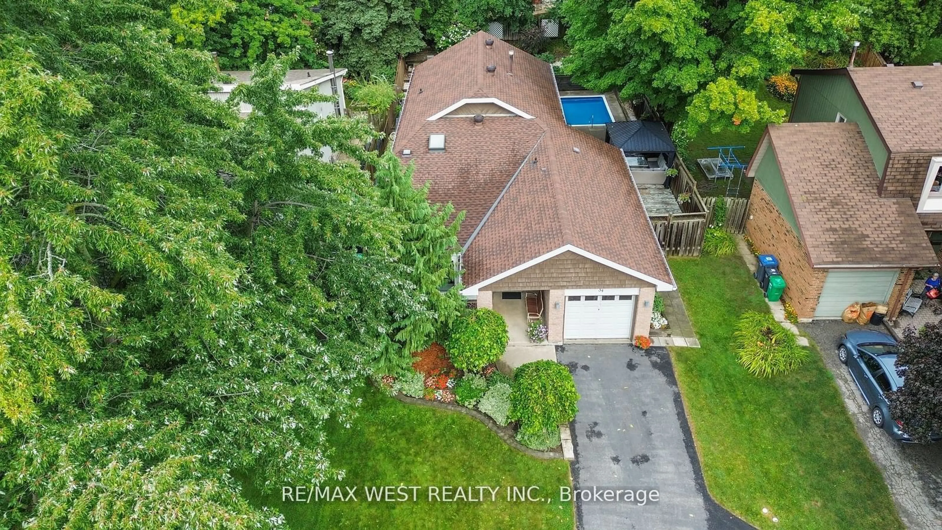 Frontside or backside of a home, the street view for 34 Lorraine Cres, Brampton Ontario L6S 2R7