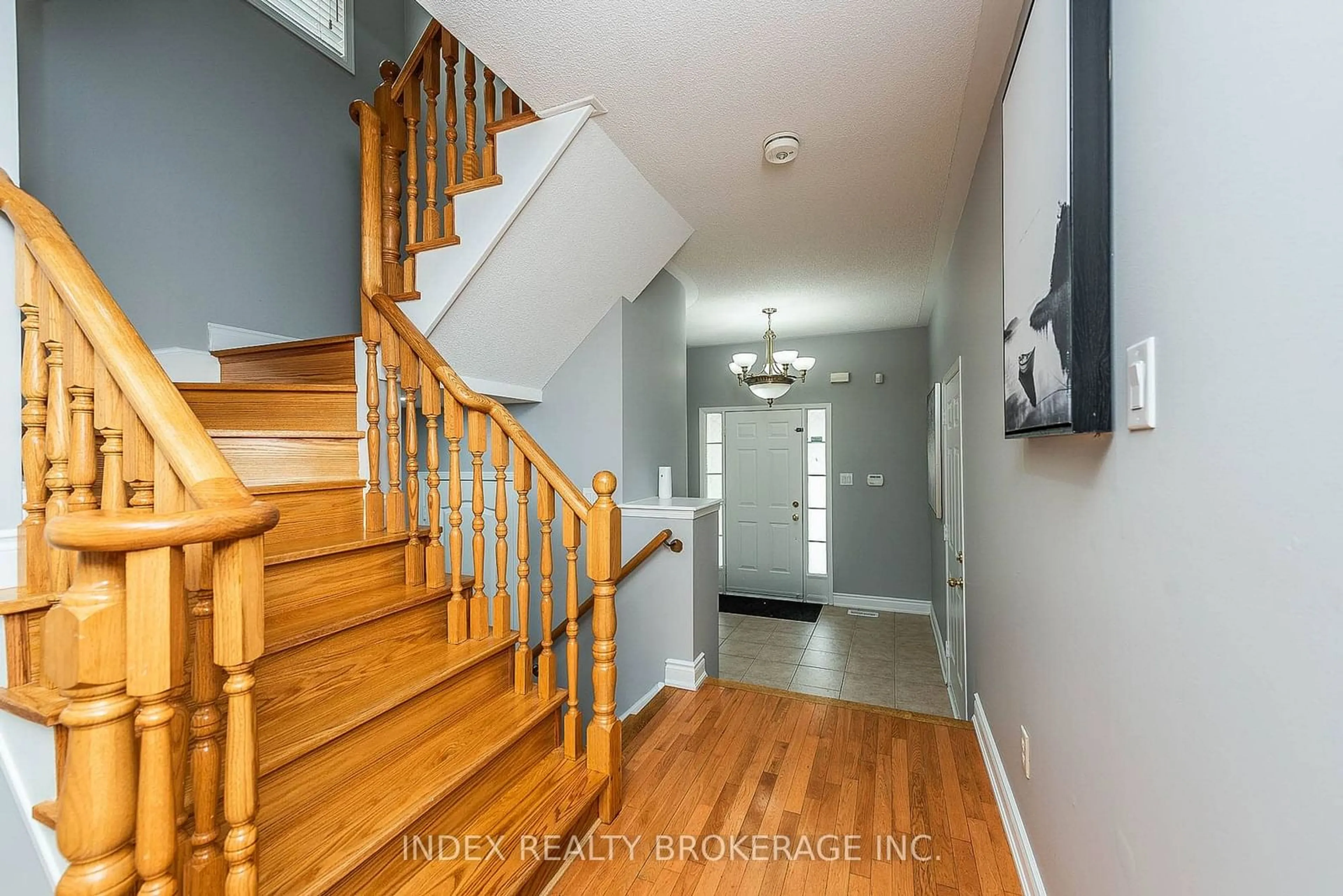 Indoor entryway, wood floors for 44 Silver Egret Rd, Brampton Ontario L7A 3P6