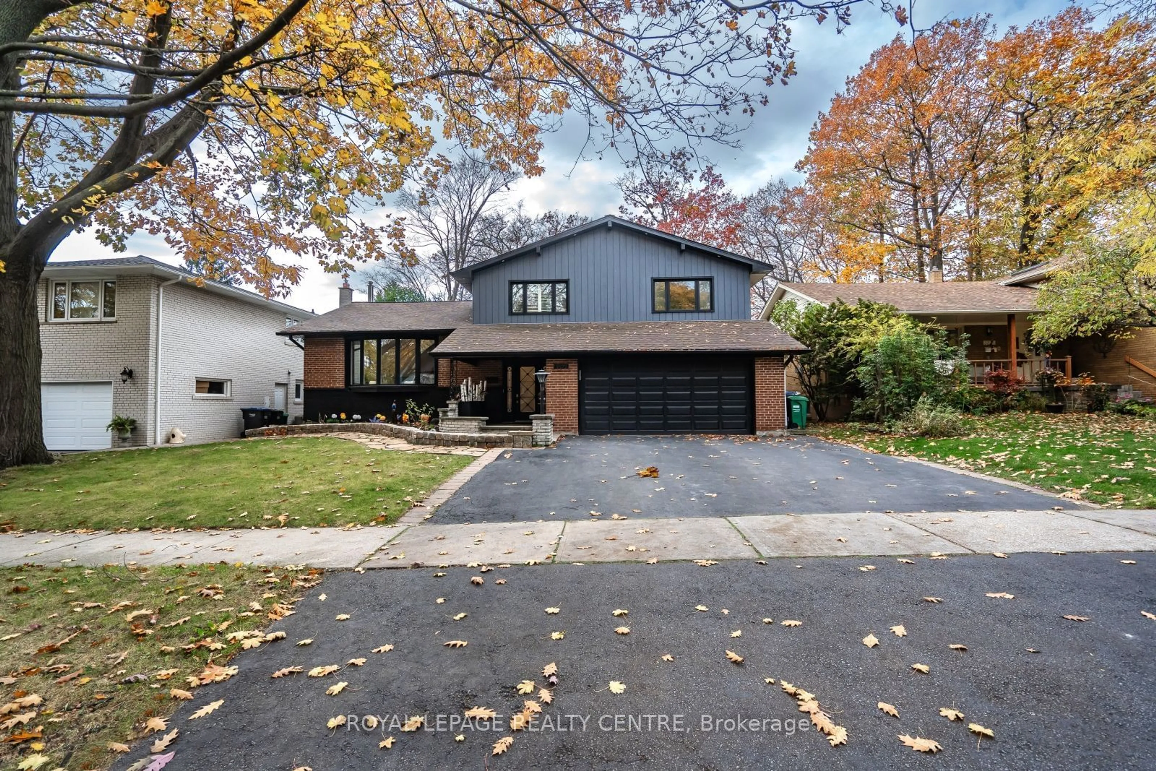 Frontside or backside of a home, the street view for 3572 Beechollow Cres, Mississauga Ontario L4Y 3T2