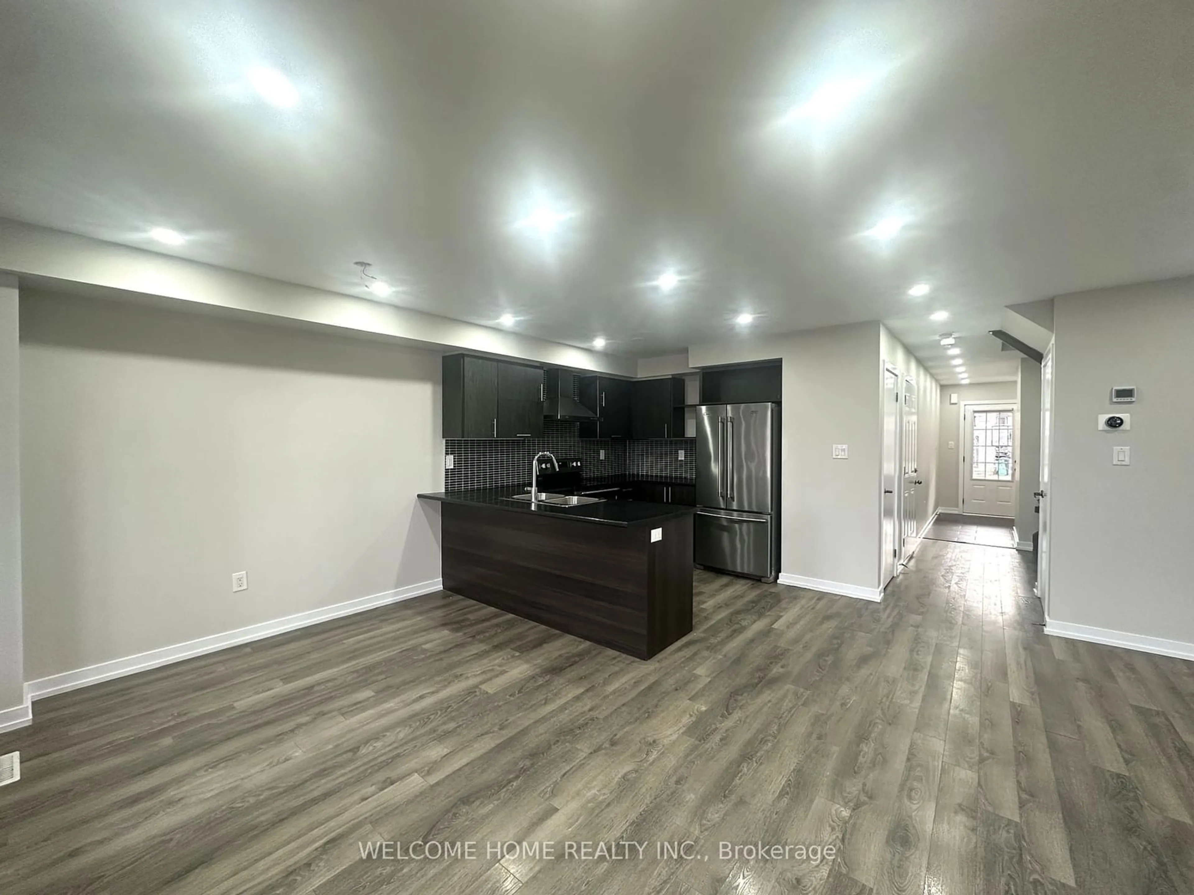 Open concept kitchen for 112 Golden Springs Dr, Brampton Ontario L7A 4N7