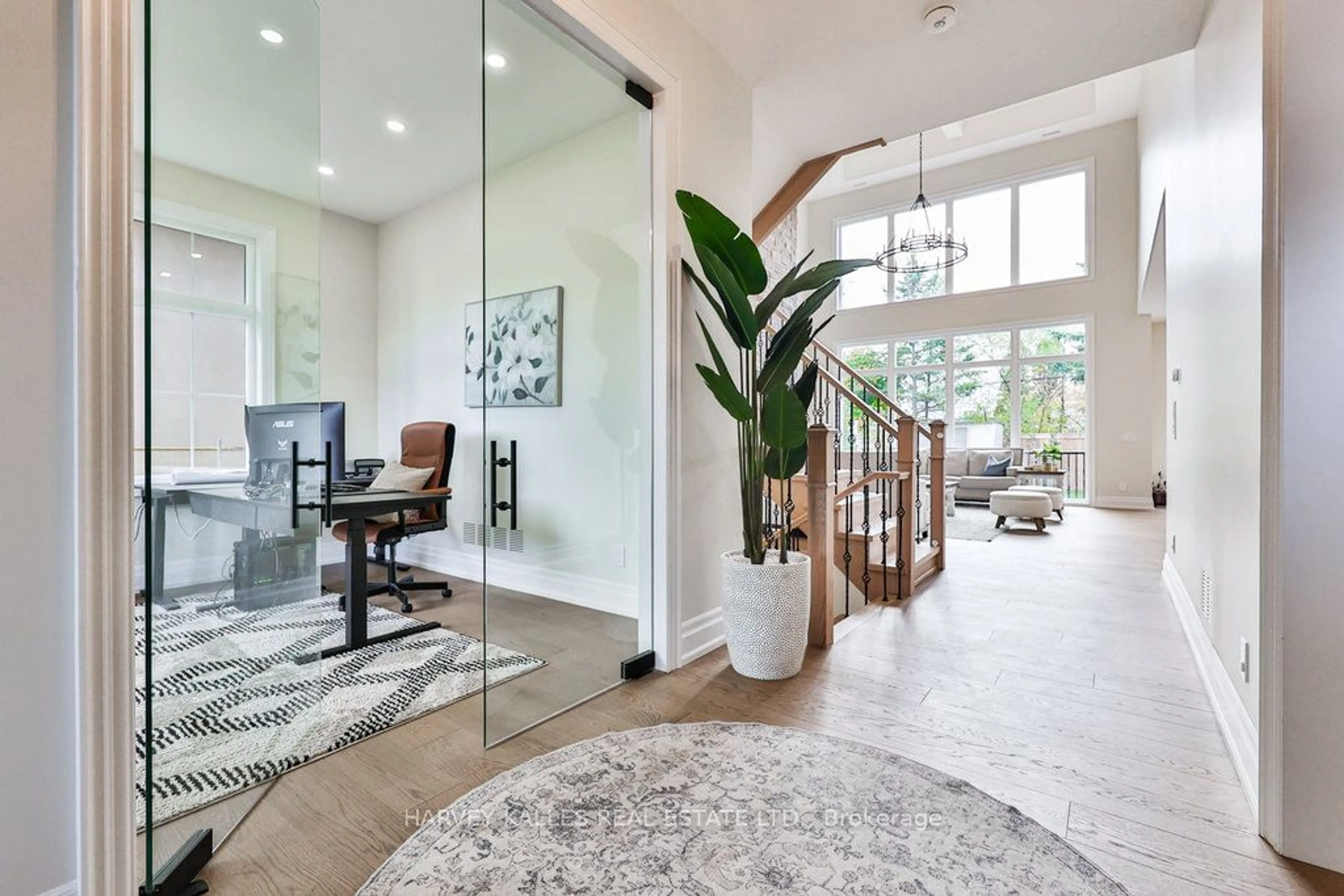 Indoor entryway, wood floors for 424 Sandlewood Rd, Oakville Ontario L6L 3S2