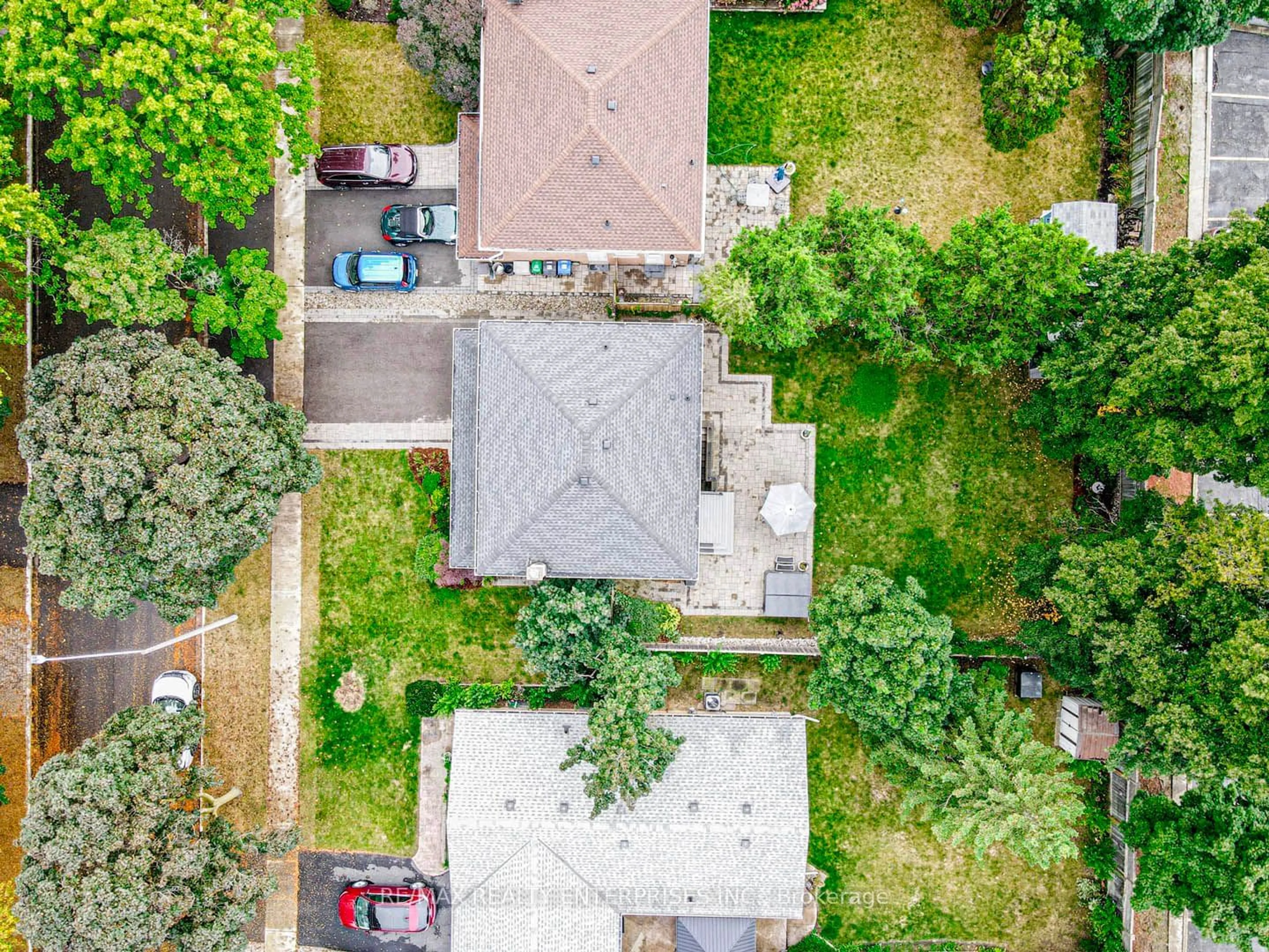 Frontside or backside of a home, the street view for 1825 Pattinson Cres, Mississauga Ontario L5J 1H6