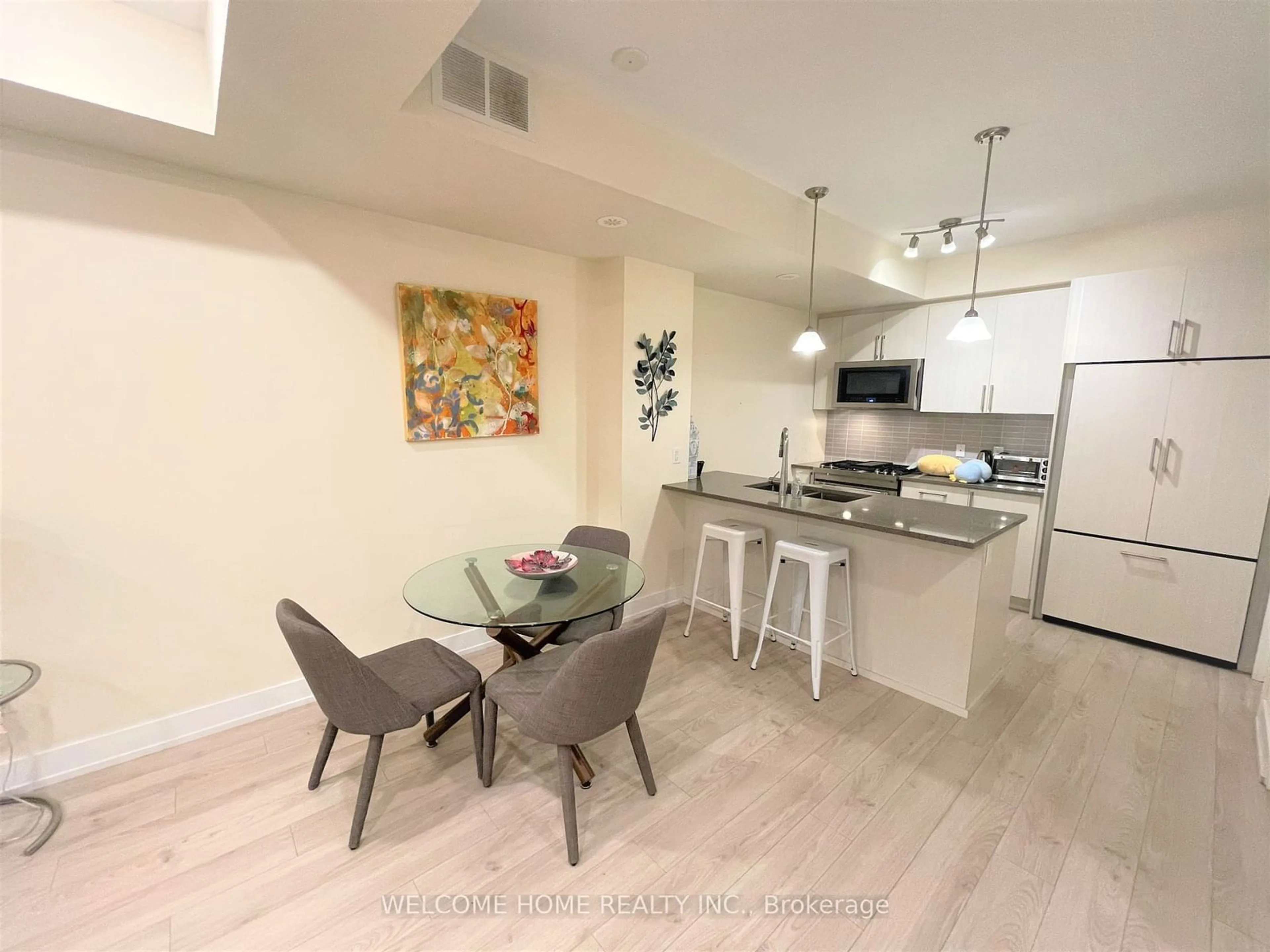 Open concept kitchen for 3 Elsie Lane #39, Toronto Ontario M6P 0B8