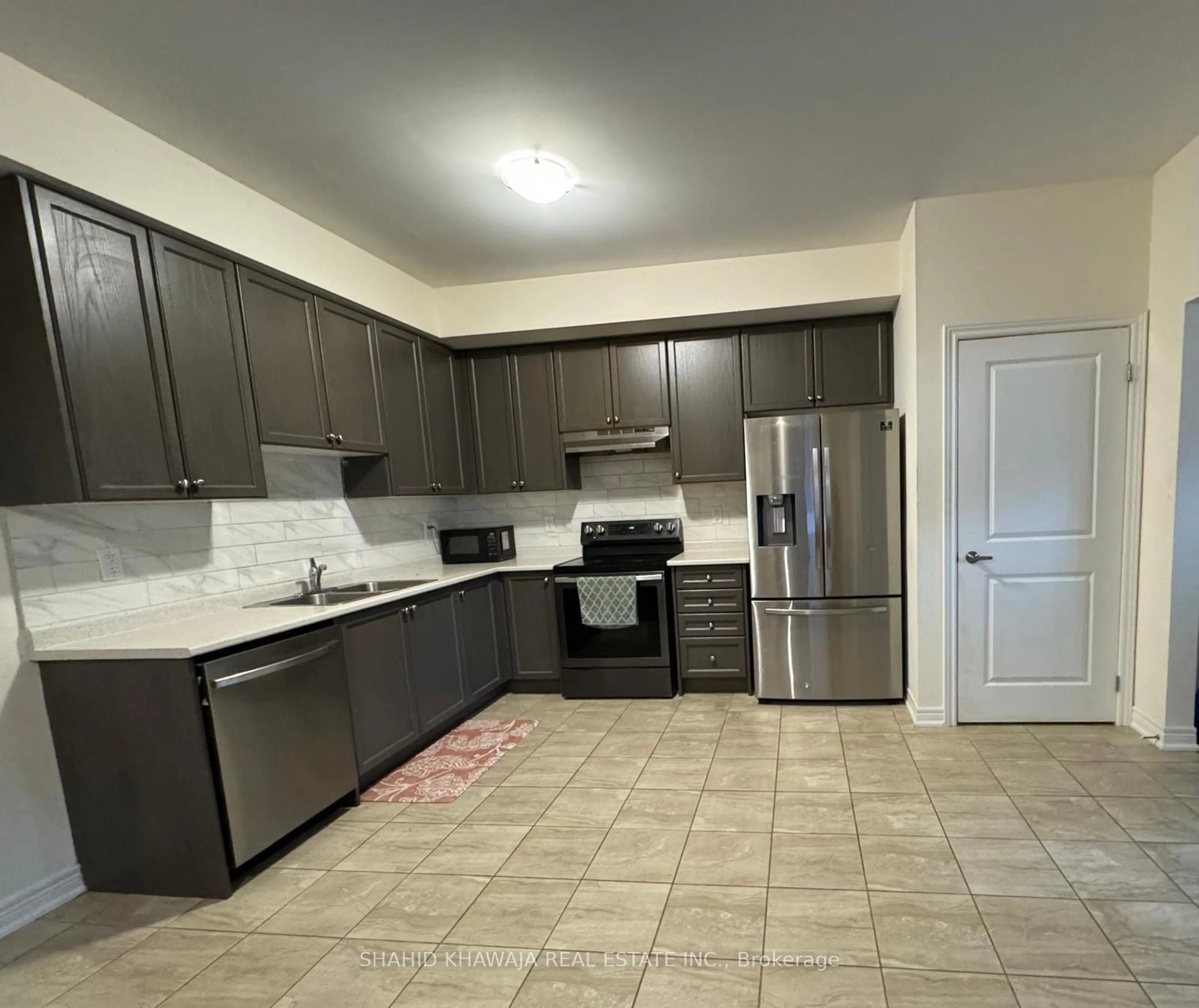 Standard kitchen, not visible floor, cottage for 68 Hashmi Pl, Brampton Ontario L6Y 6J9