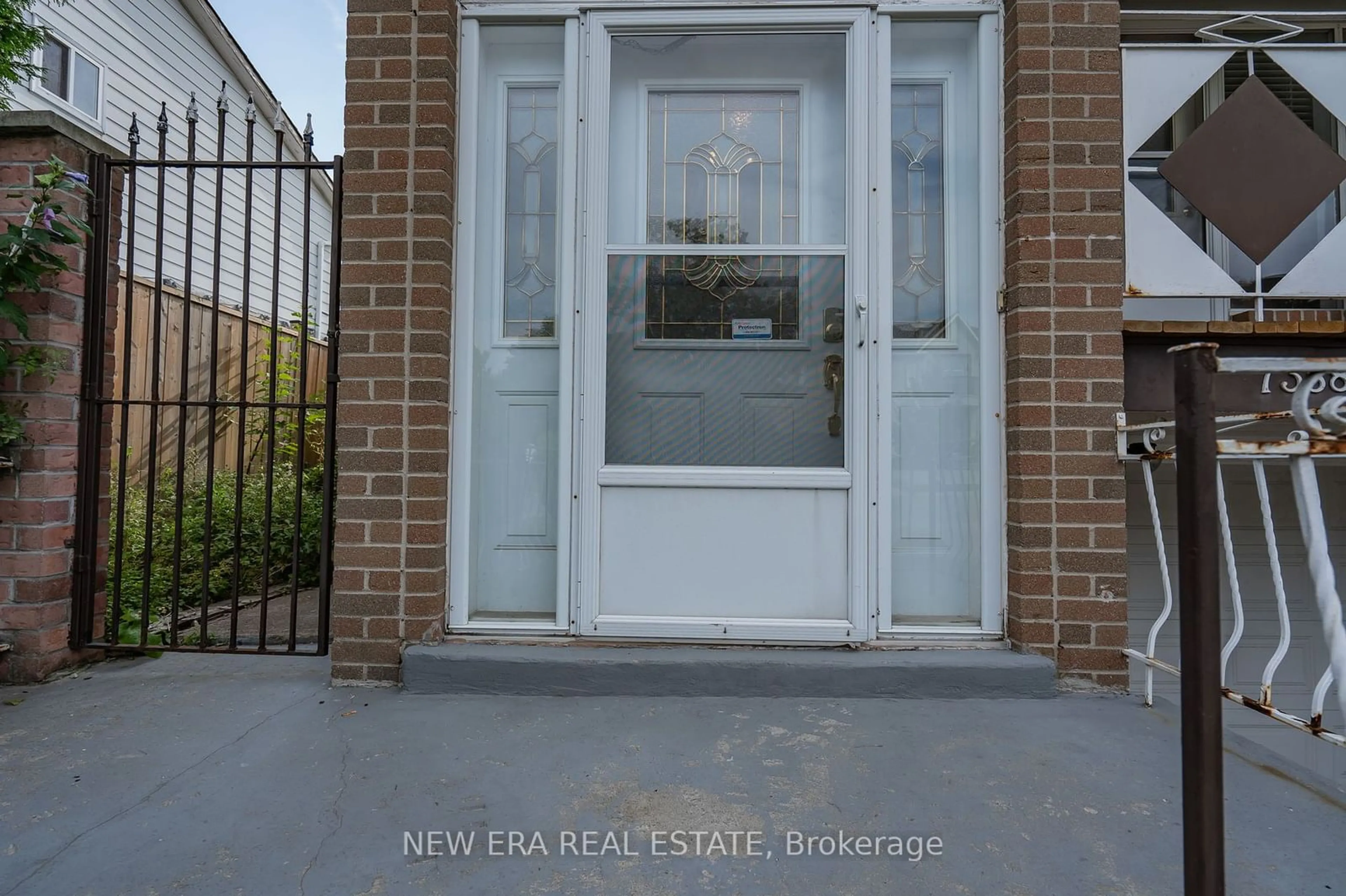 Indoor entryway, cement floor for 7388 Sills Rd, Mississauga Ontario L4T 2K1