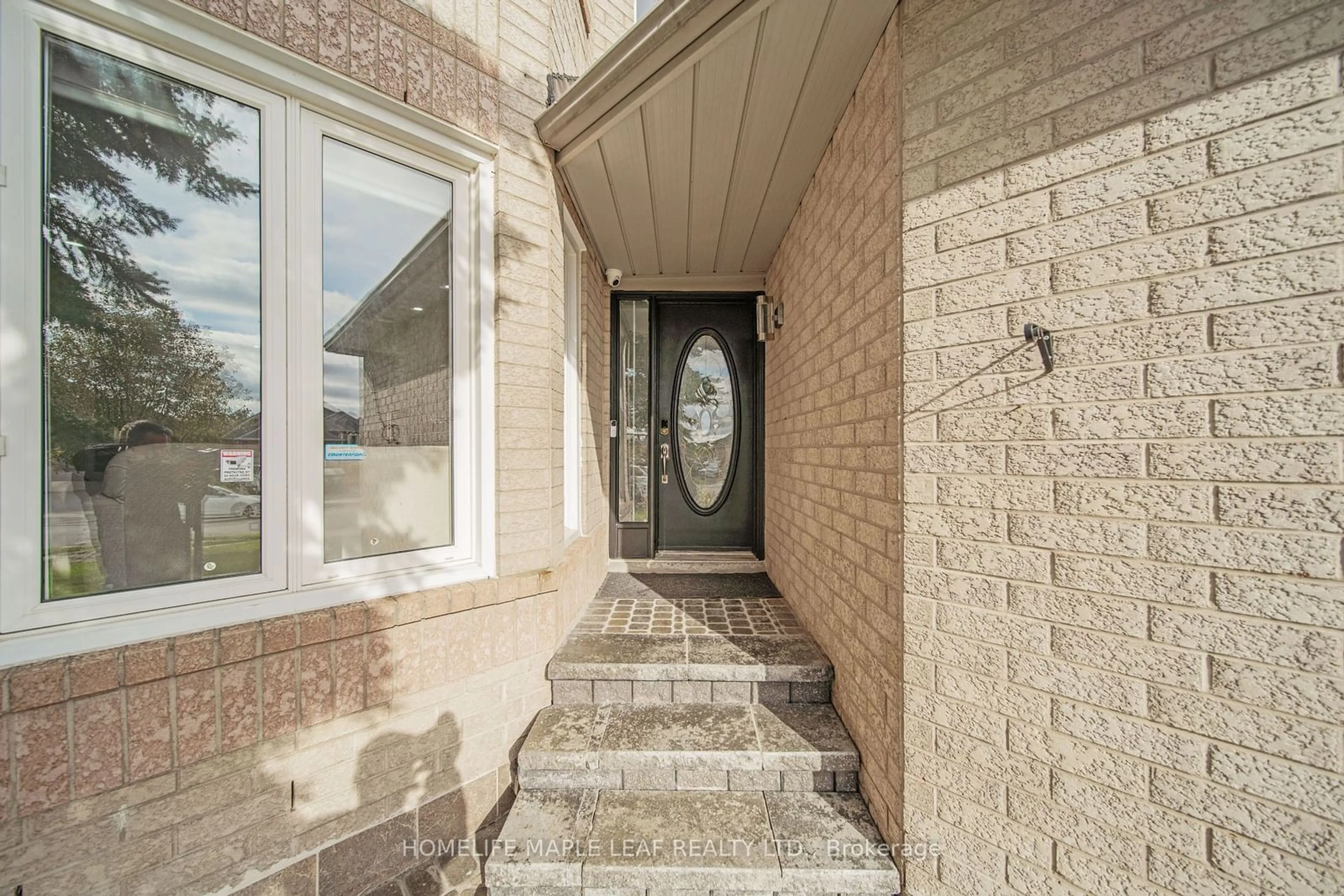 Indoor entryway, wood floors for 27 Beaverhall Rd, Brampton Ontario L6X 4L3