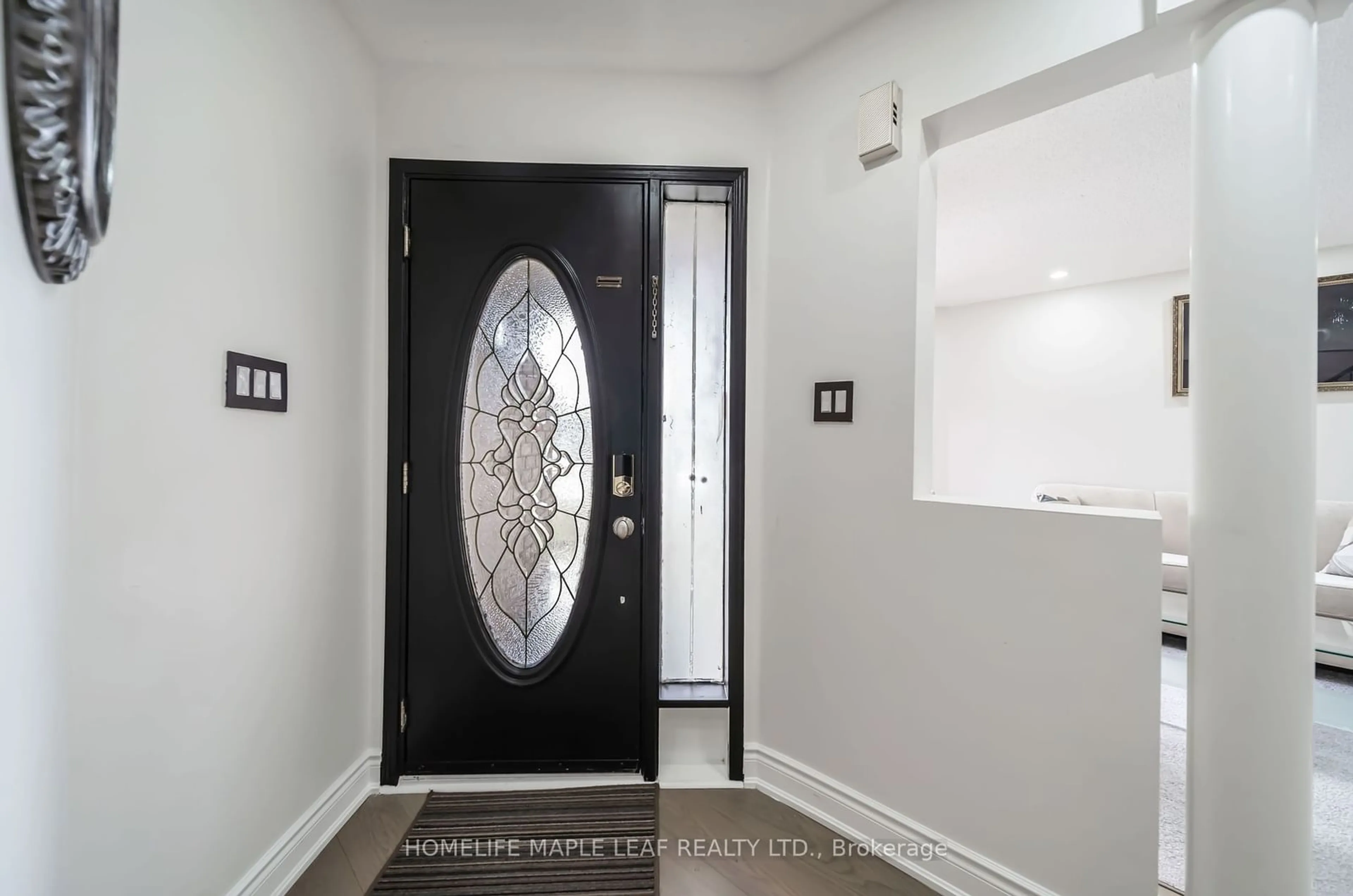 Indoor entryway, wood floors for 27 Beaverhall Rd, Brampton Ontario L6X 4L3