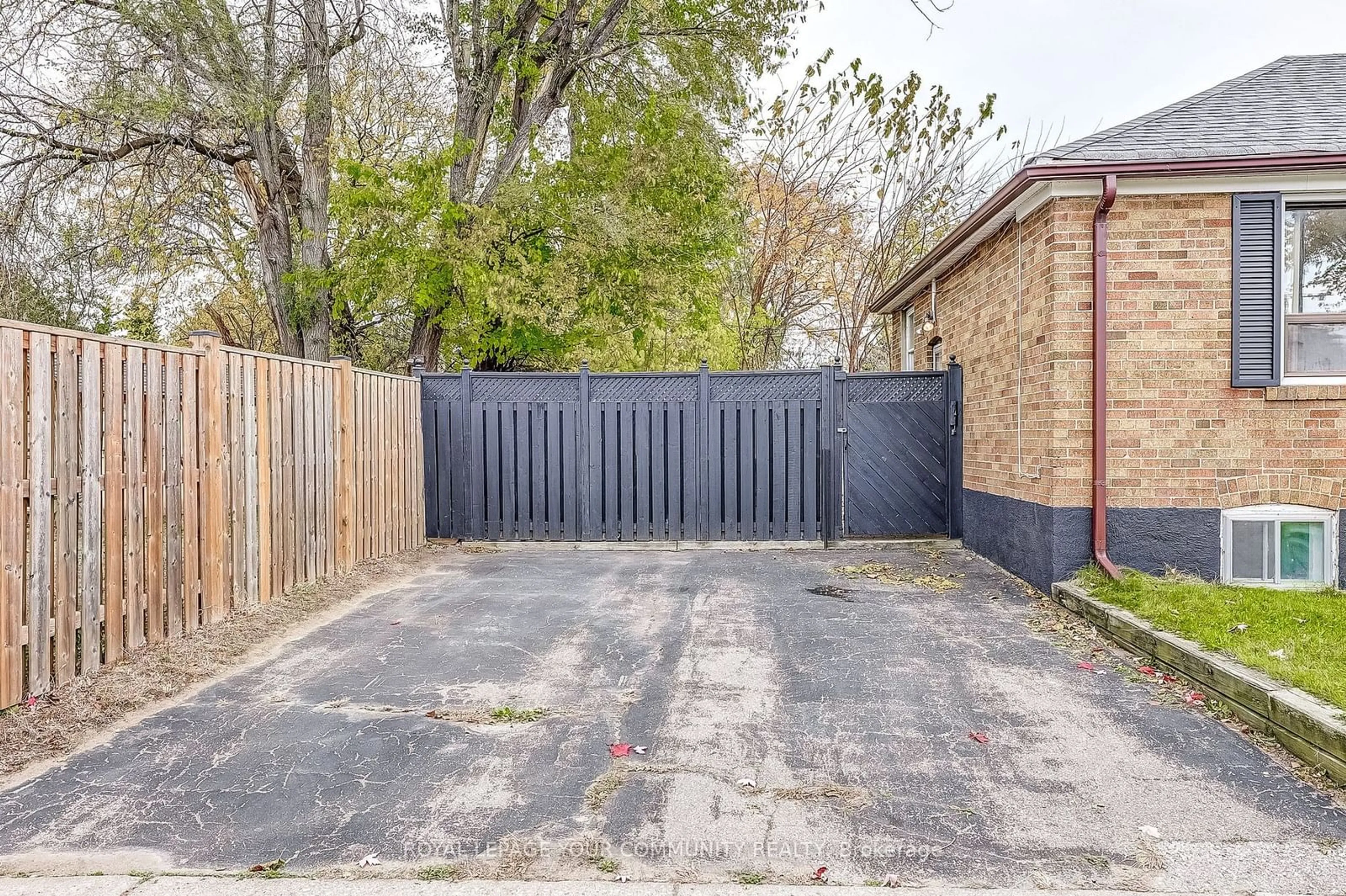 Shed for 59 Chartwell Rd, Toronto Ontario M8Z 4G3