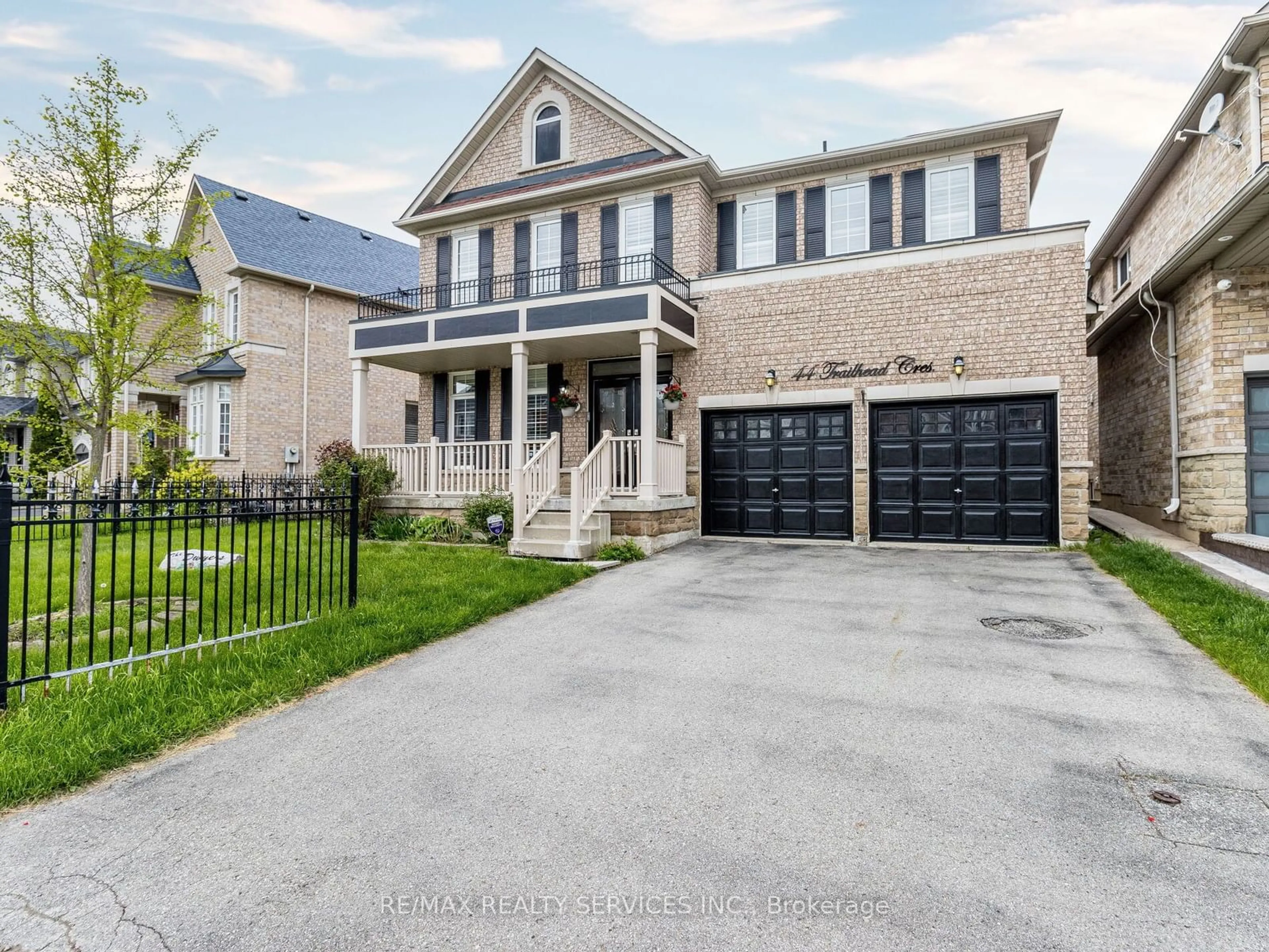 Frontside or backside of a home, the street view for 44 Trailhead Cres, Brampton Ontario L6R 3H3