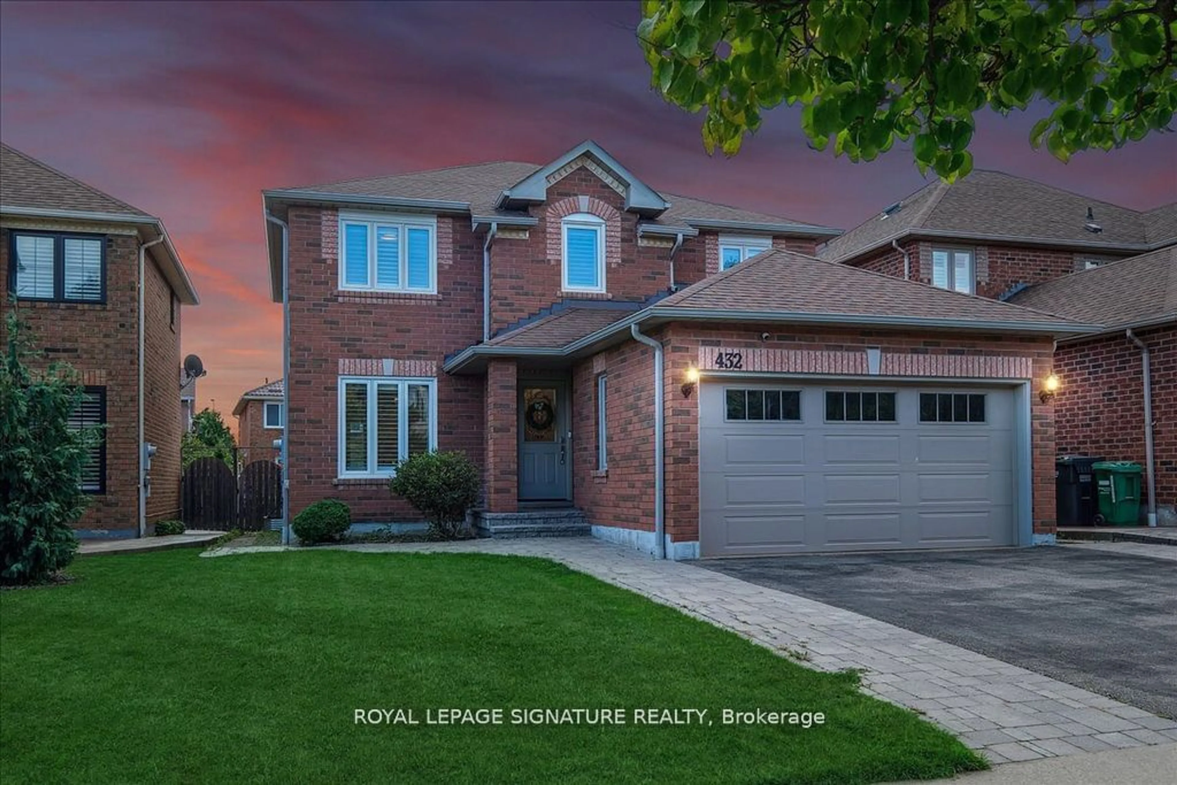 Frontside or backside of a home, the street view for 432 Apache Crt, Mississauga Ontario L4Z 3T2