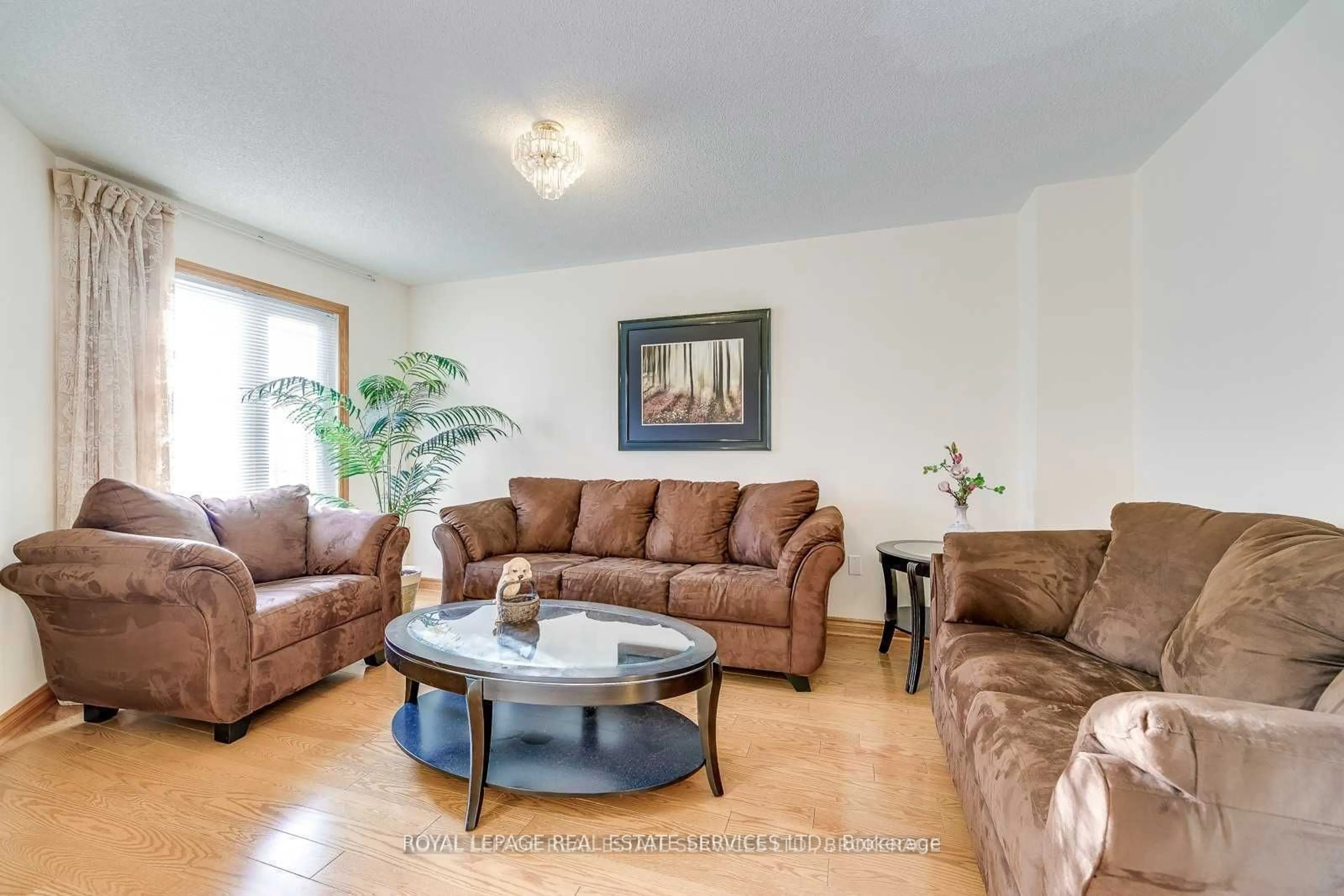 Living room, wood floors for 2627 Comet Crt, Mississauga Ontario L5K 2S1