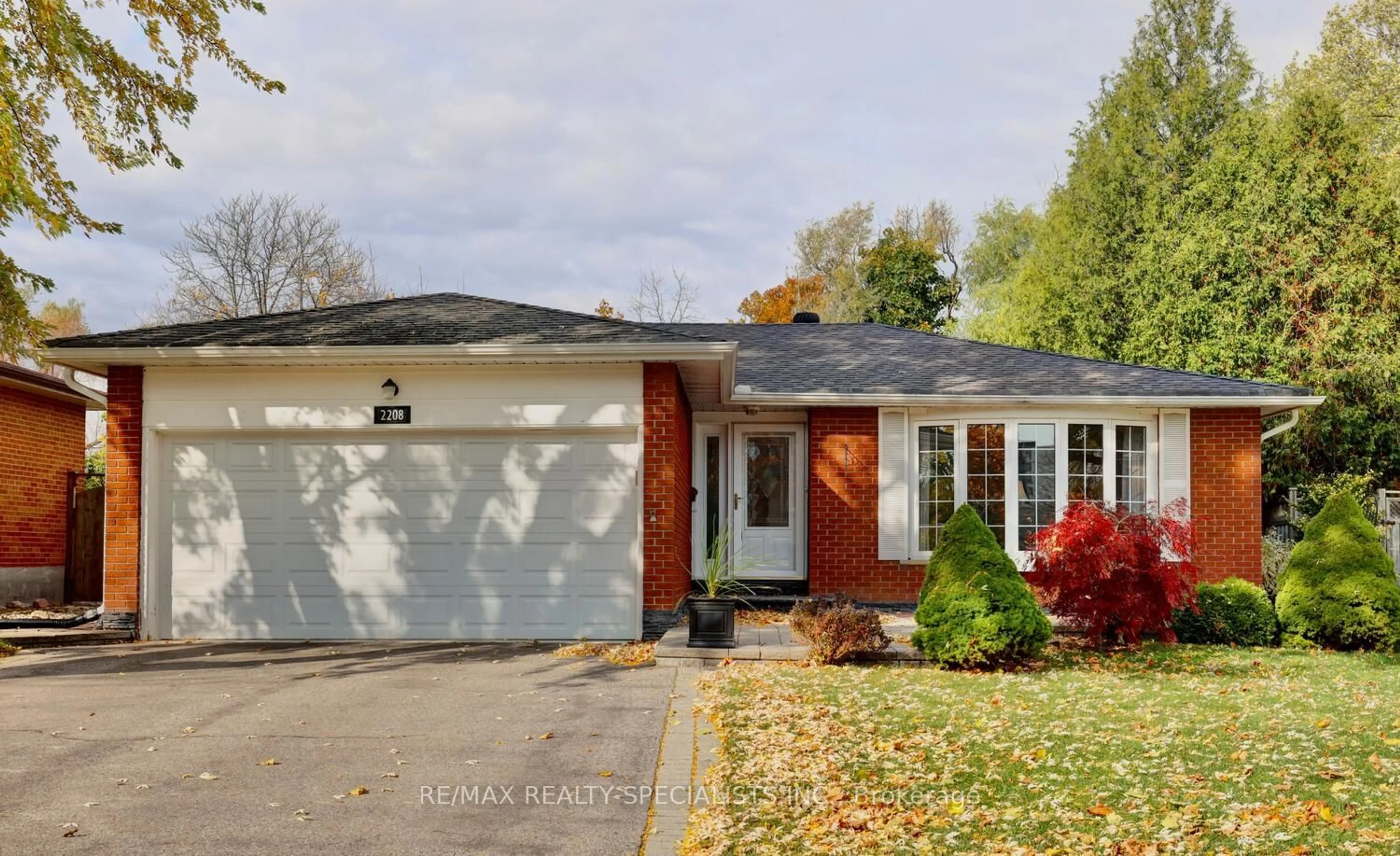 Home with brick exterior material for 2208 Waycross Cres, Mississauga Ontario L5K 1H9