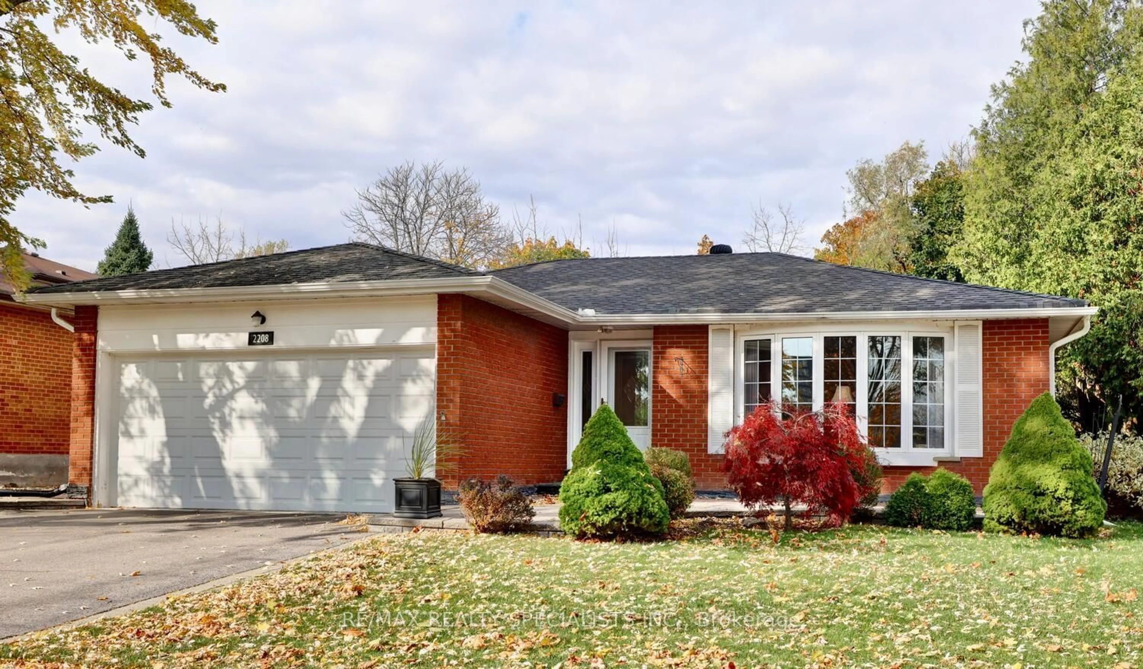 Home with brick exterior material for 2208 Waycross Cres, Mississauga Ontario L5K 1H9