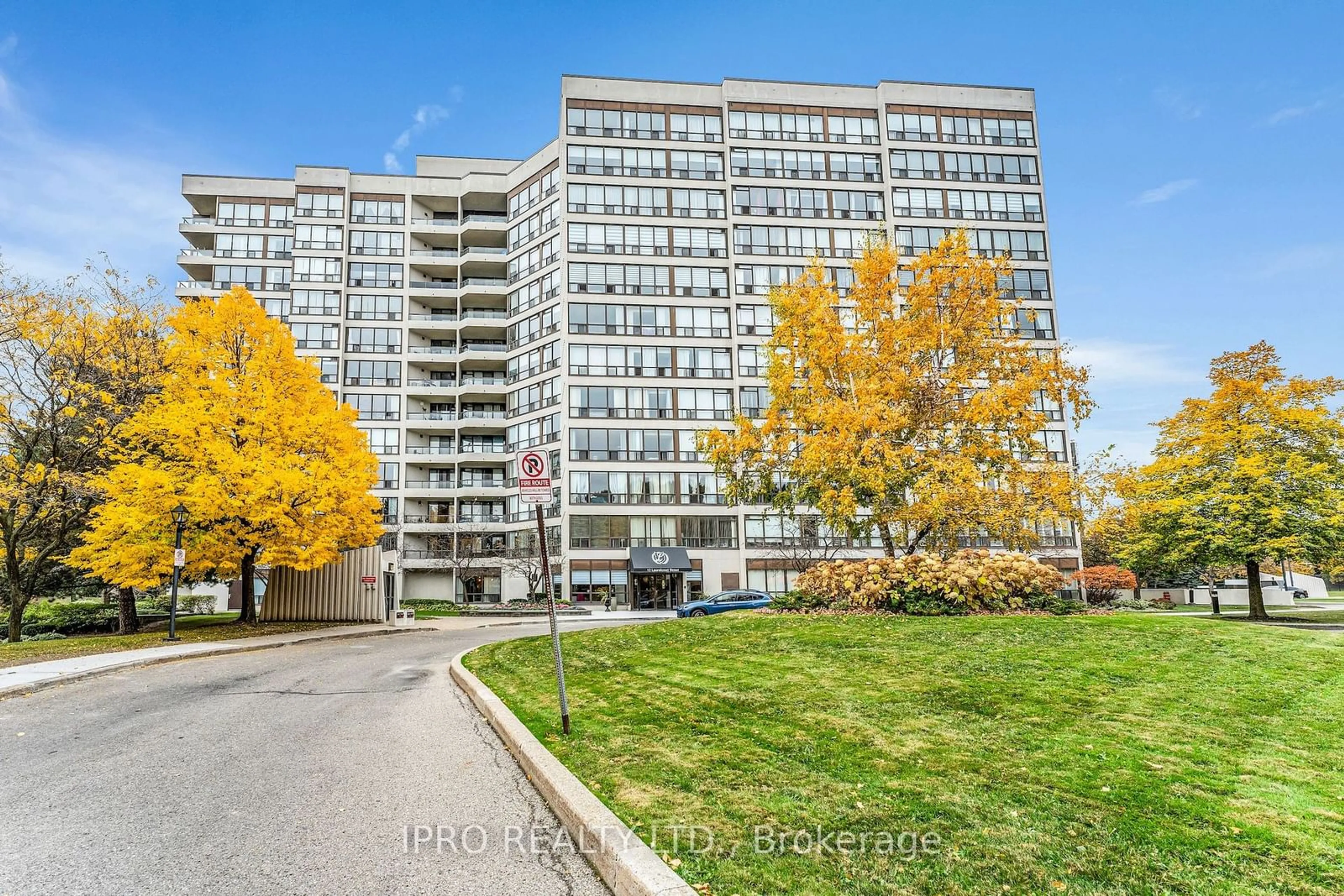 A pic from exterior of the house or condo, the front or back of building for 12 Laurelcrest St #213, Brampton Ontario L6S 5Y4