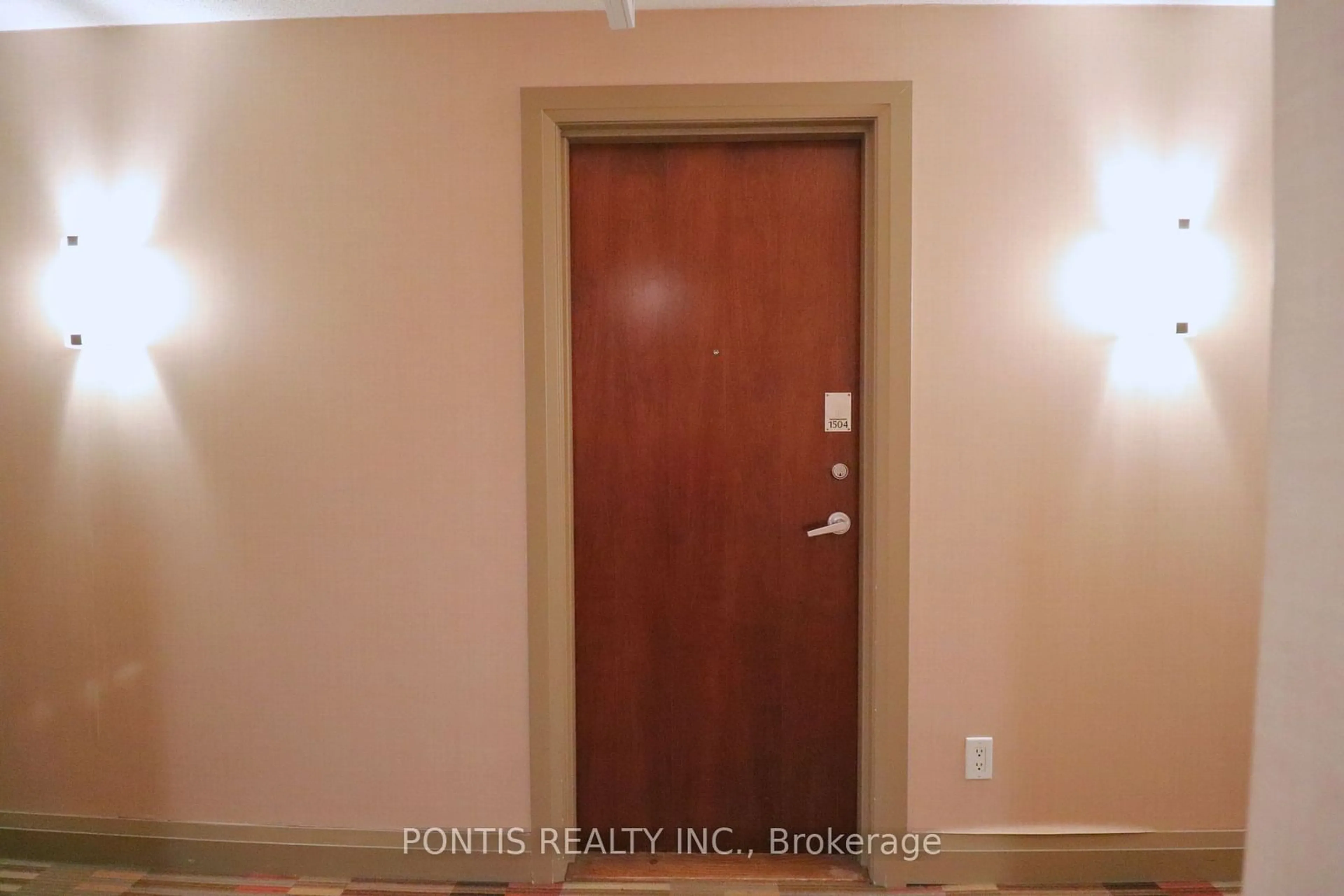 Indoor entryway, wood floors for 4090 Living Arts Dr #1504, Mississauga Ontario L5B 4M8